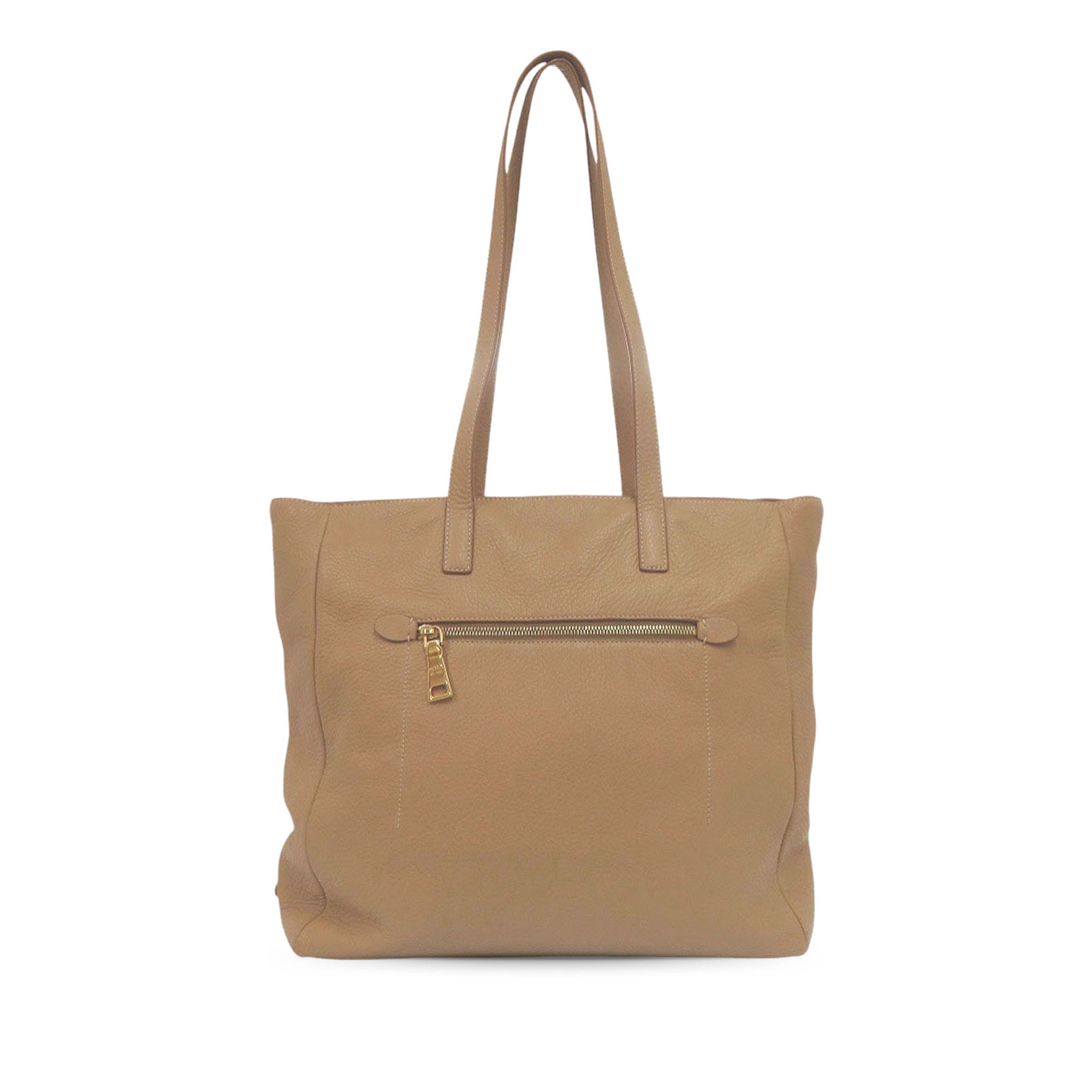 Prada Vitello Daino Tote, från Luxclusif, i färgen beige. Klicka för att öppna bilden i stort format