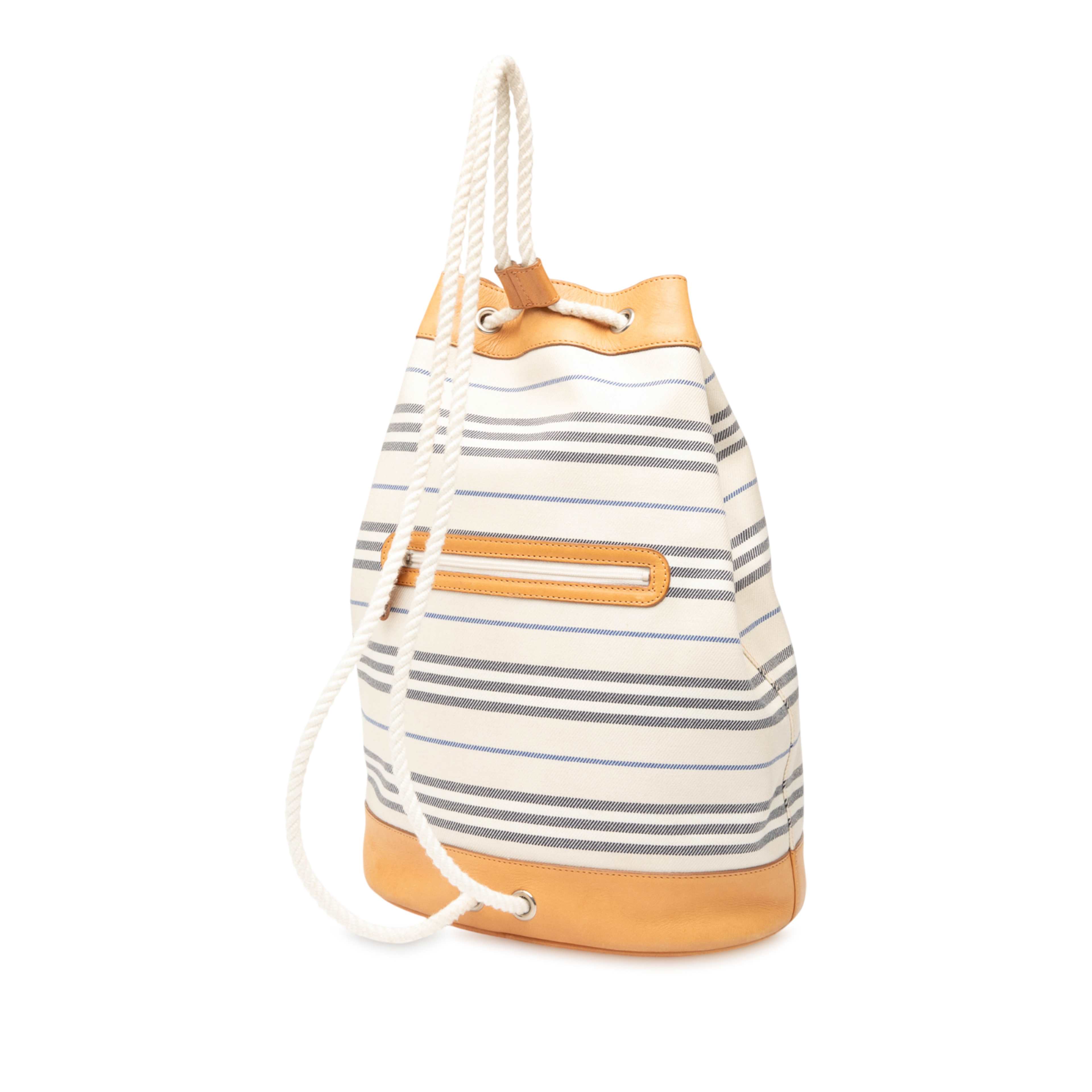 Burberry Canvas Backpack, från Luxclusif, i färgen vit. Klicka för att öppna bilden i stort format