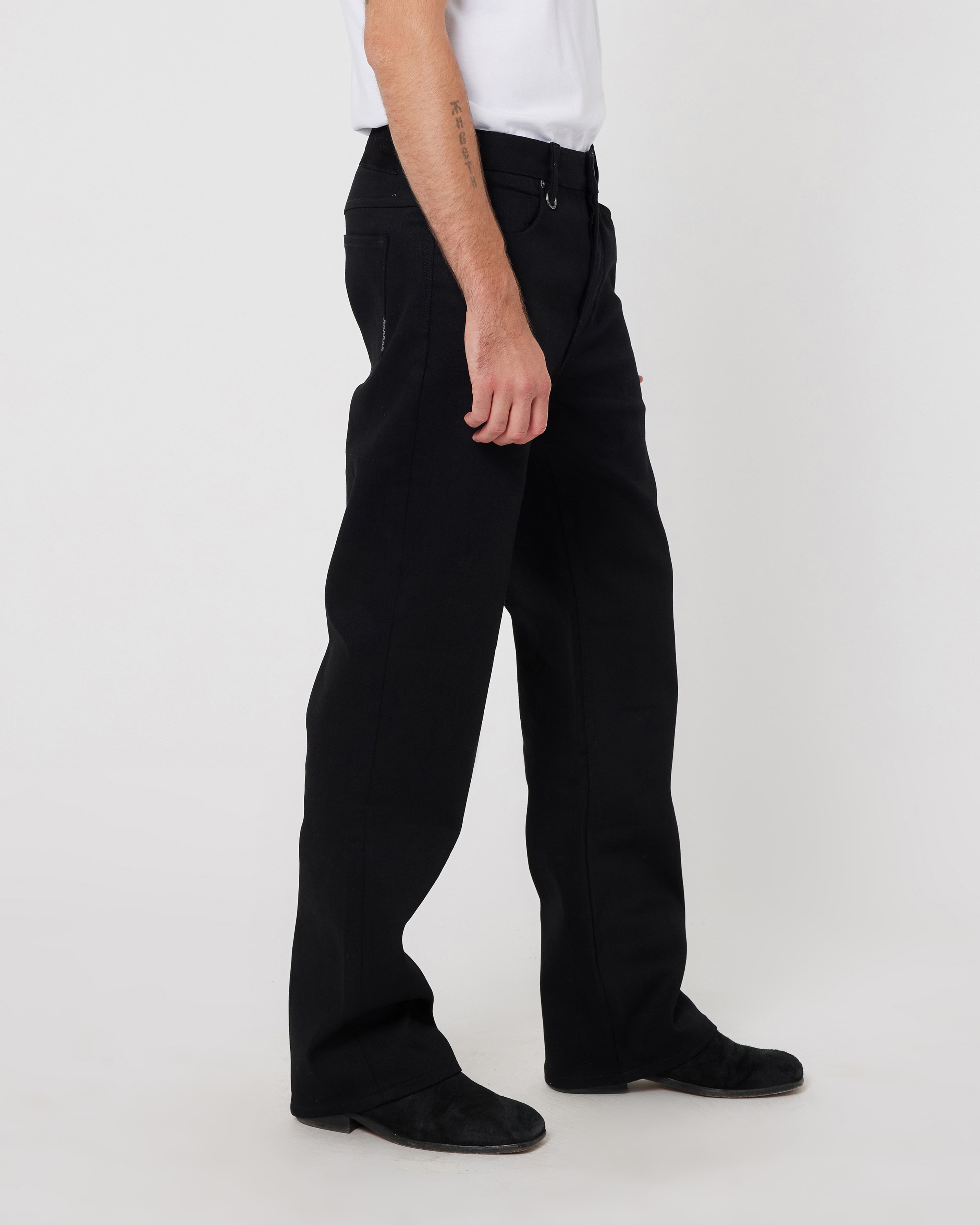 Julian Wide Sharp Black