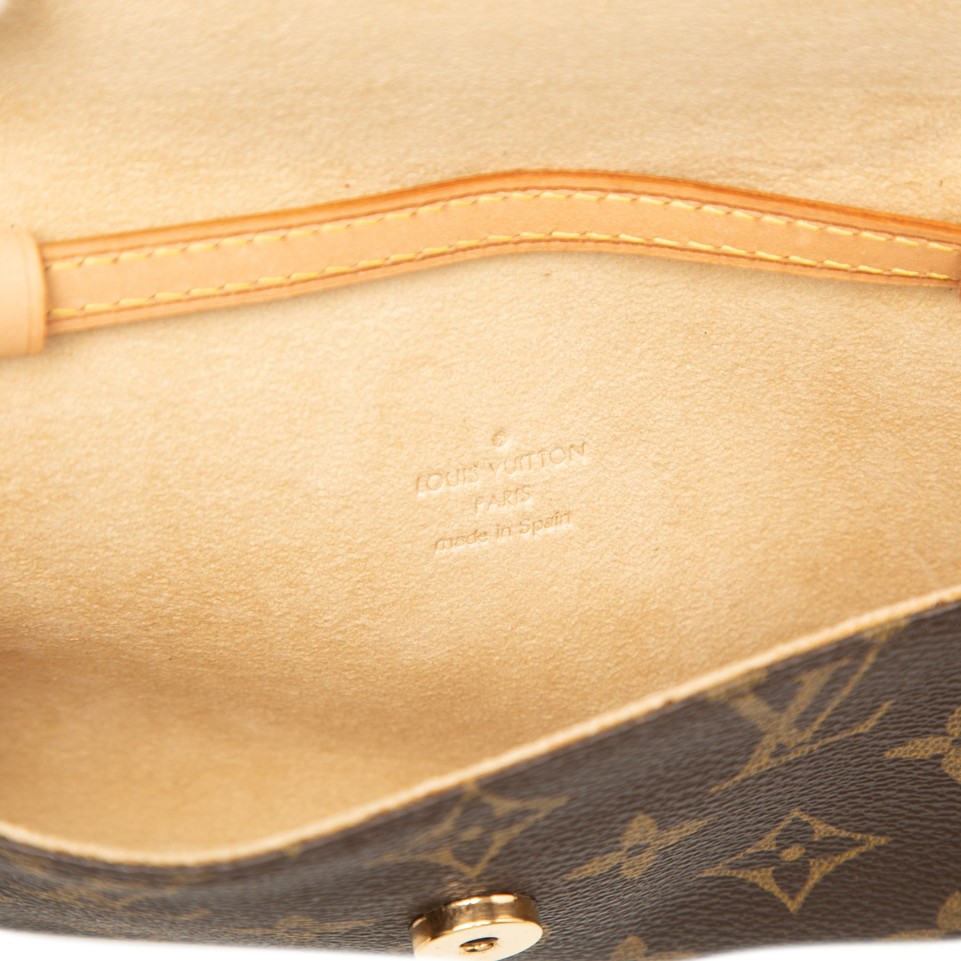 Louis Vuitton Monogram Pochette Twin Pm, från Luxclusif, i färgen brun. Klicka för att öppna bilden i stort format