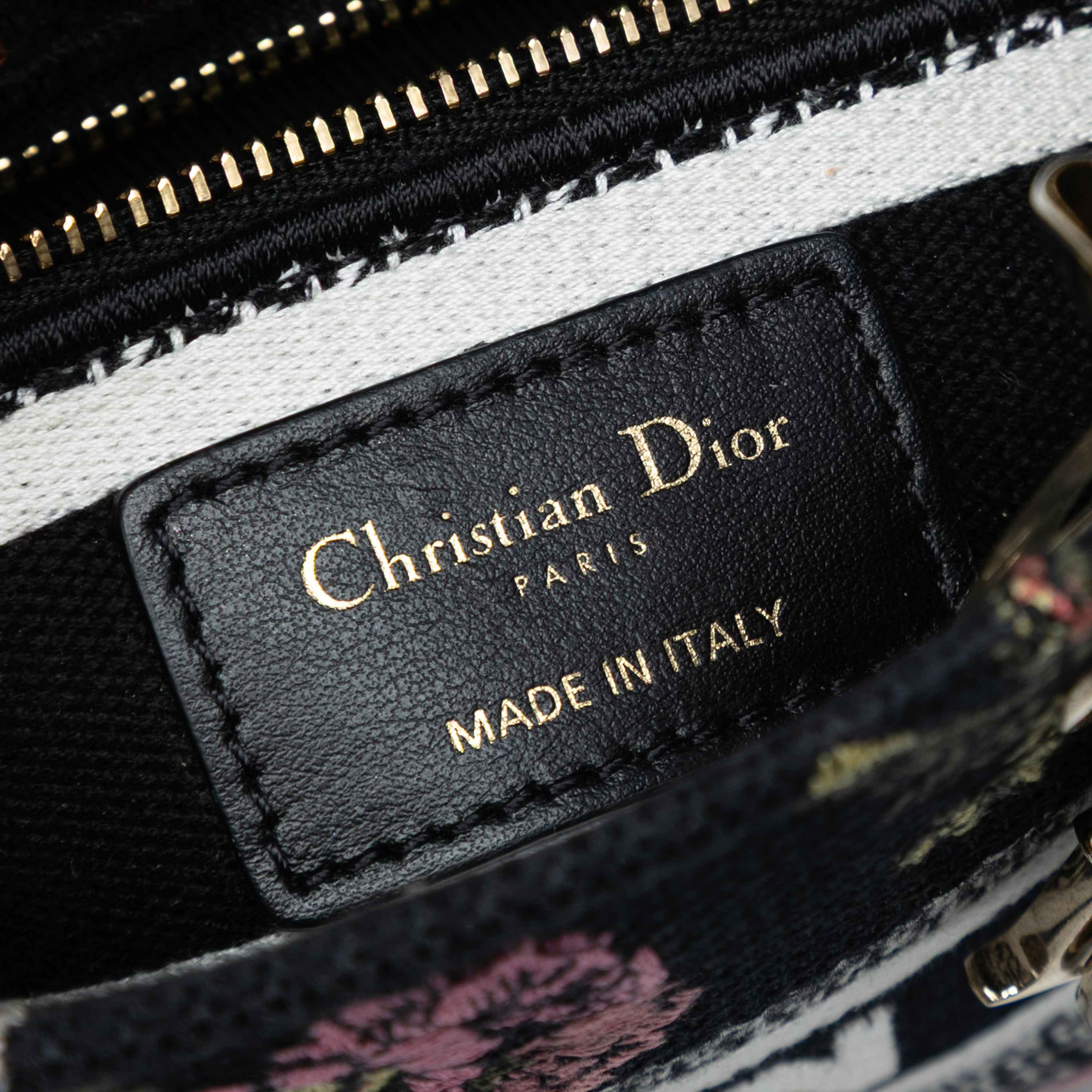 Dior Mini Embroidered Canvas Mille Fleurs Lady D Lite, från Luxclusif, i färgen black. Klicka för att öppna bilden i stort format