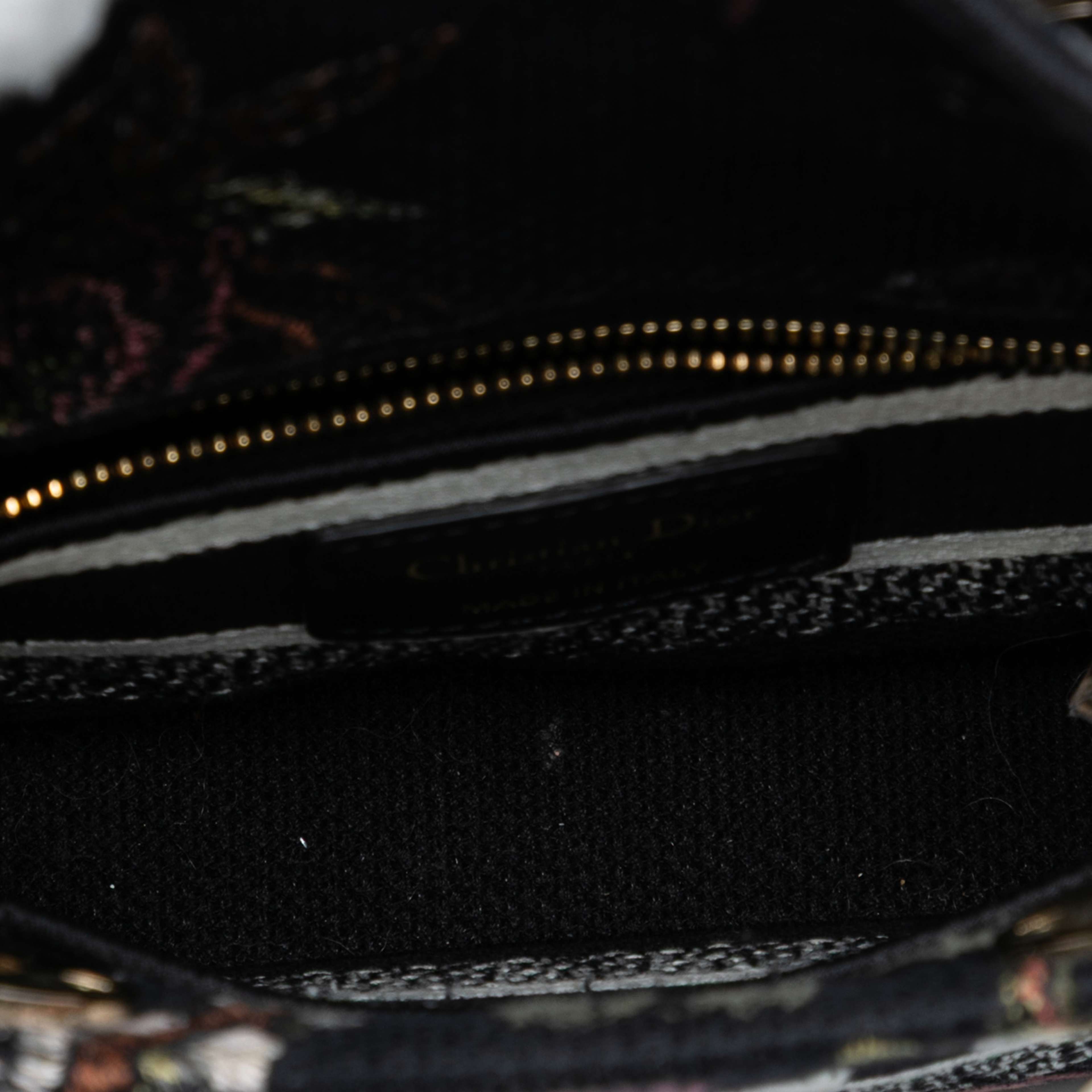 Dior Mini Embroidered Canvas Mille Fleurs Lady D Lite, från Luxclusif, i färgen black. Klicka för att öppna bilden i stort format