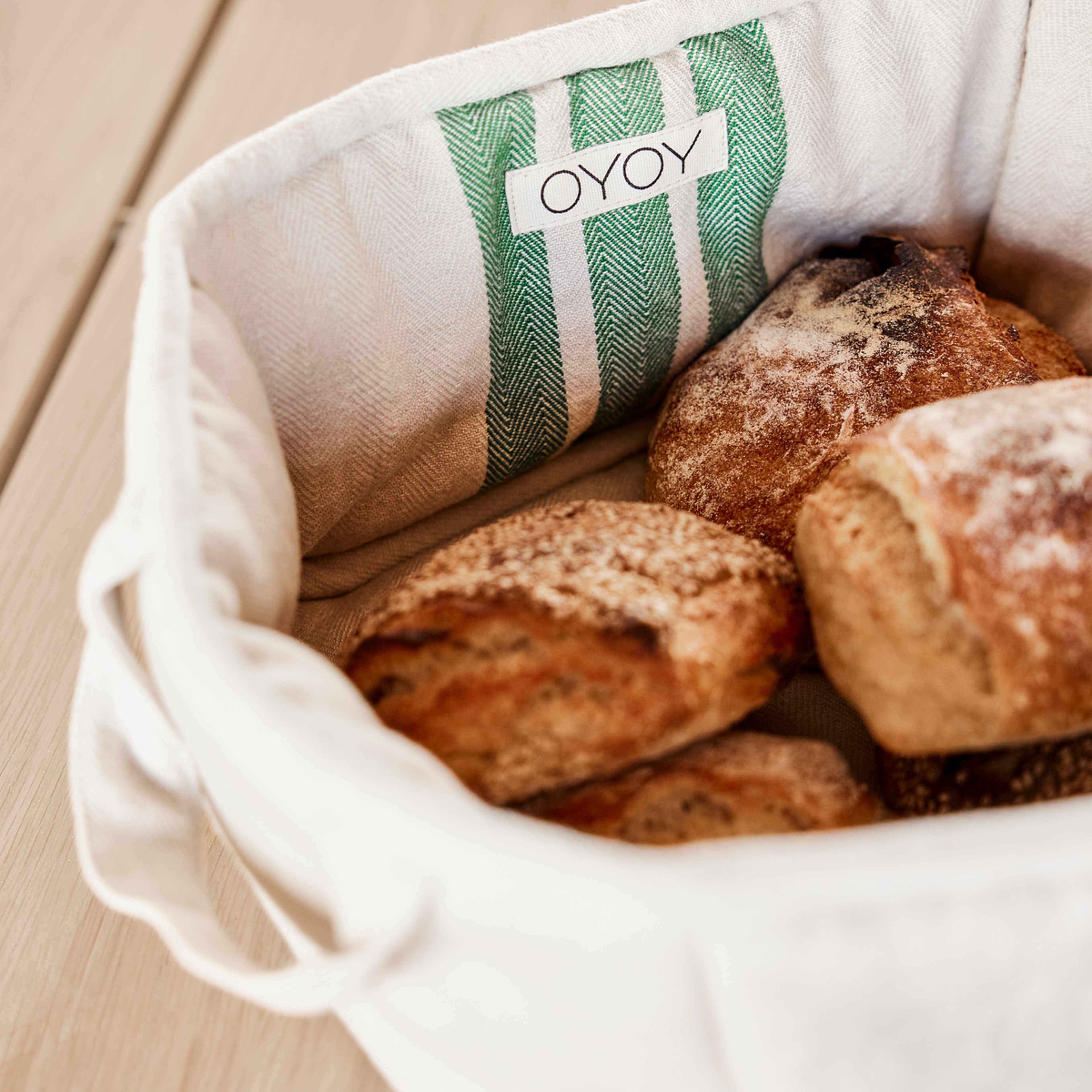 Linu Bread Basket, från OYOY Living, i färgen green. Klicka för att öppna bilden i stort format