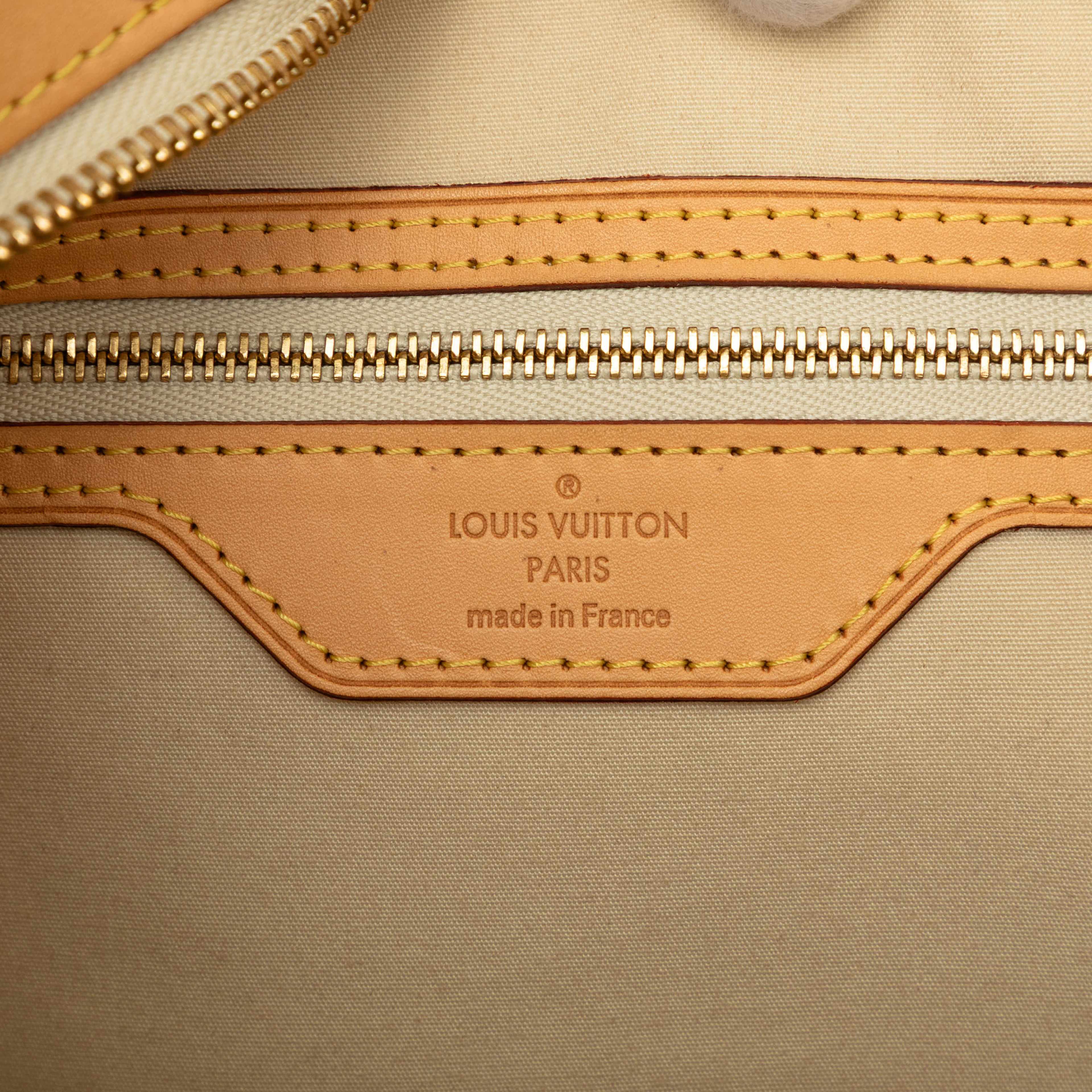 Louis Vuitton Monogram Vernis Brea Mm, från Luxclusif, i färgen gul. Klicka för att öppna bilden i stort format