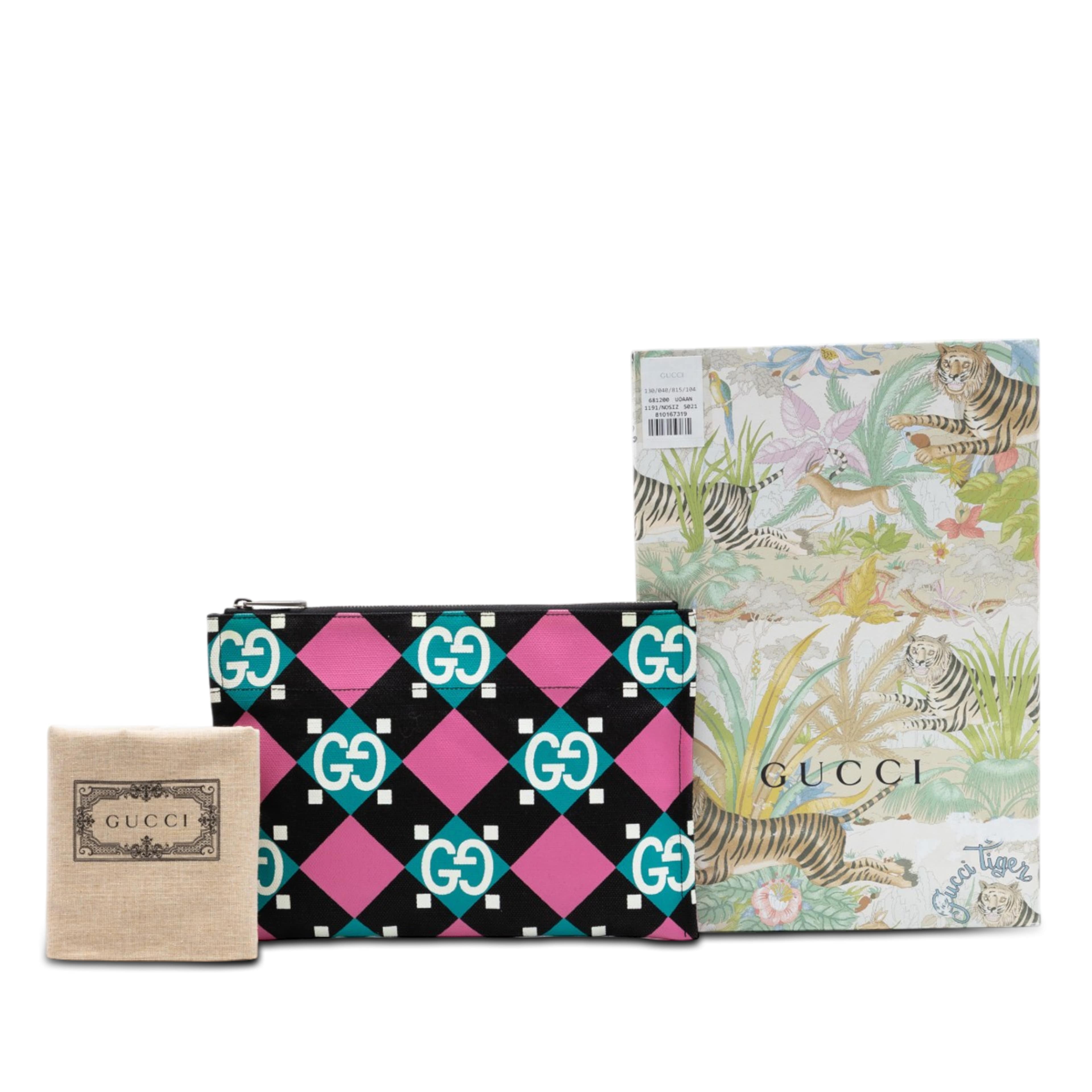 Gucci Jumbo Gg Canvas Geometric Print Clutch, från Luxclusif, i färgen svart. Klicka för att öppna bilden i stort format
