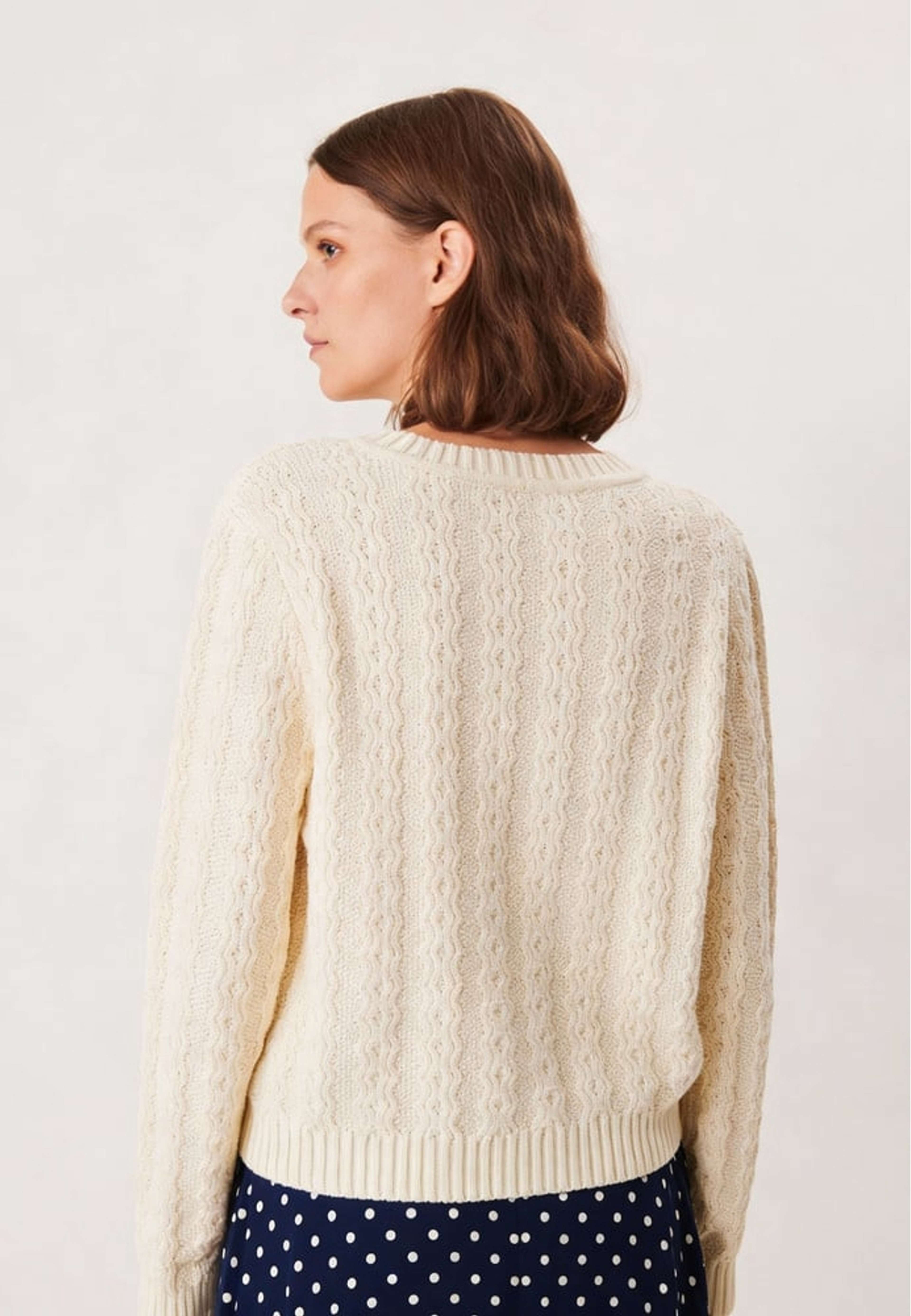 Nyrie Cardigan, från Jumperfabriken, i färgen off white. Klicka för att öppna bilden i stort format