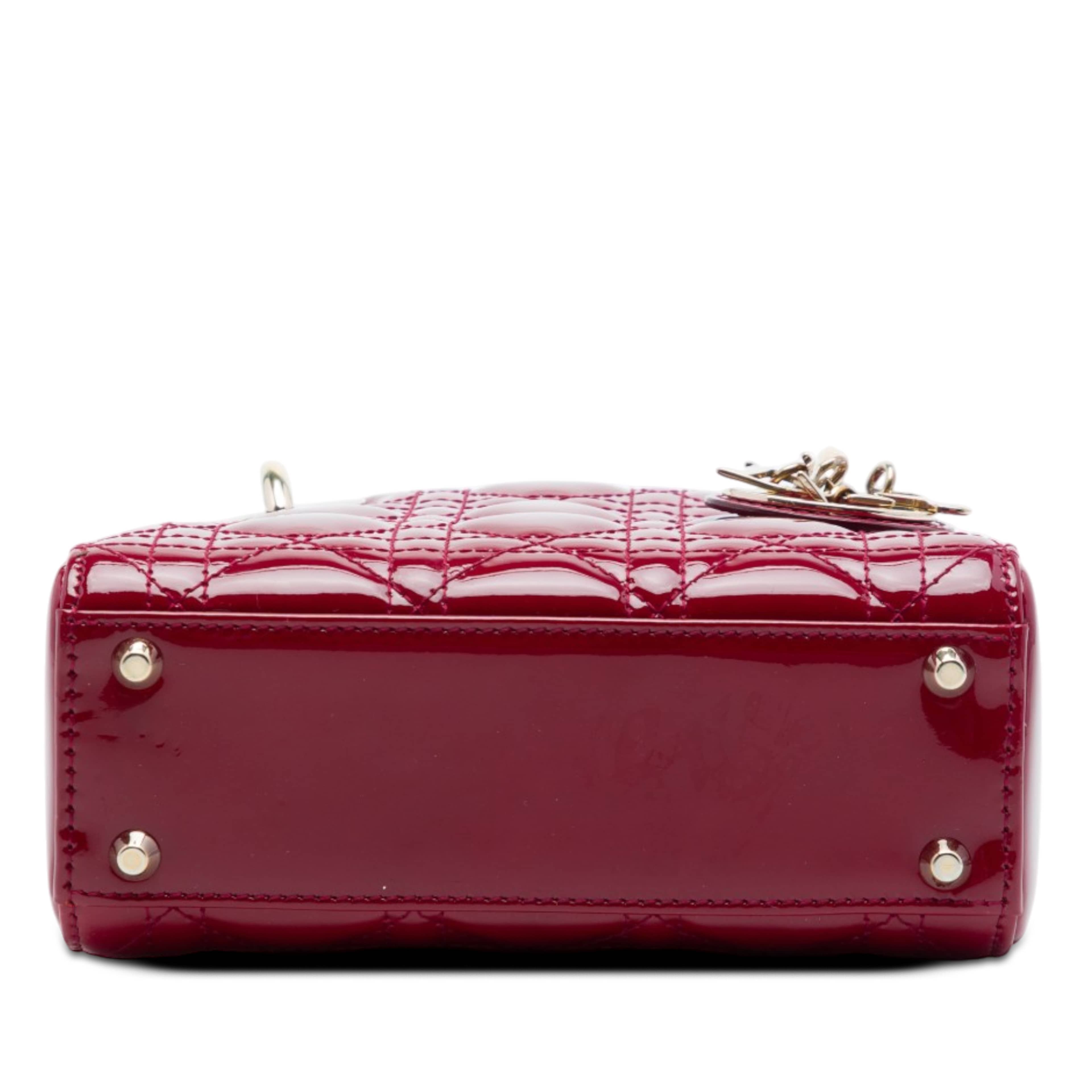 Dior Mini Patent Cannage Lady Dior, från Luxclusif, i färgen röd. Klicka för att öppna bilden i stort format