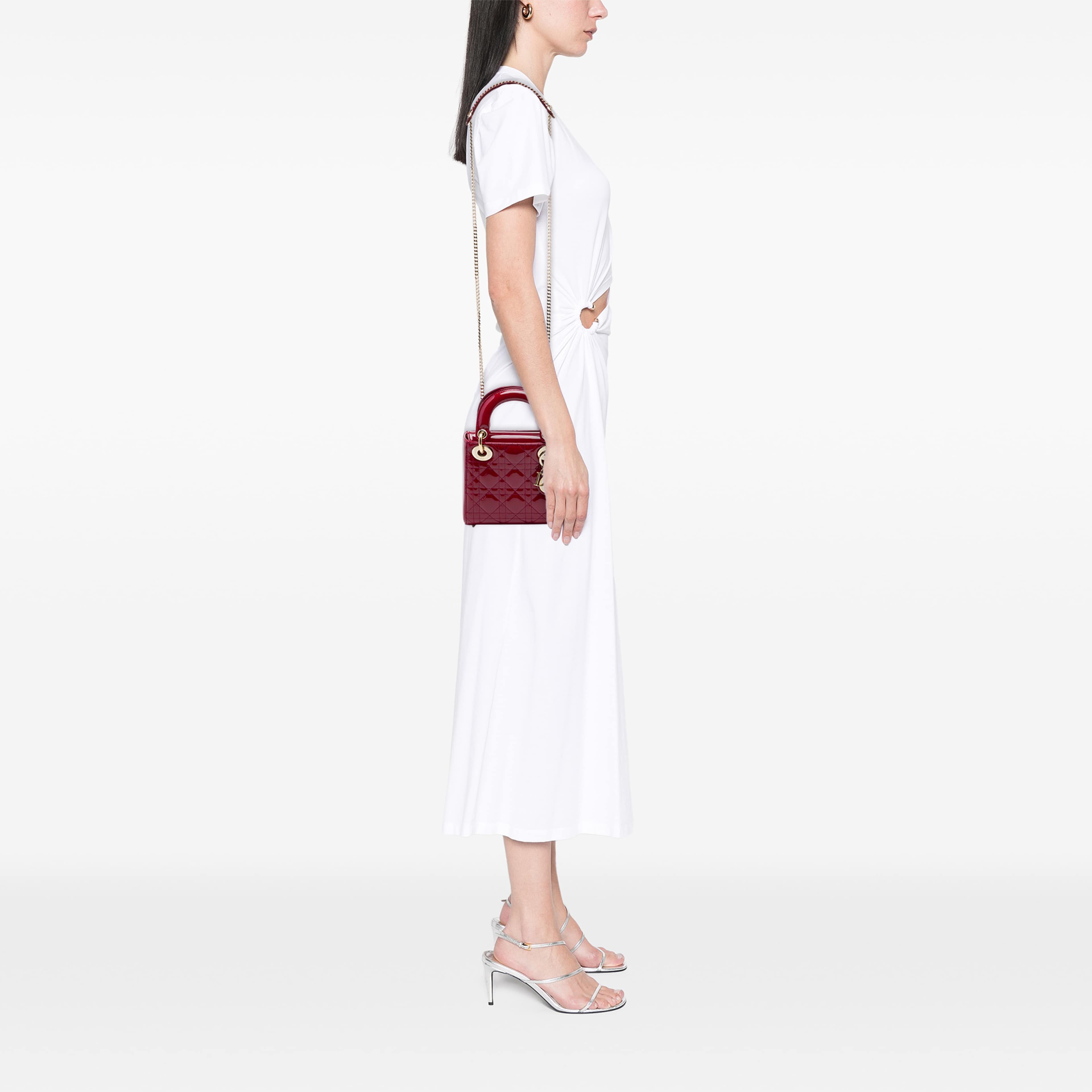 Dior Mini Patent Cannage Lady Dior, från Luxclusif, i färgen röd. Klicka för att öppna bilden i stort format