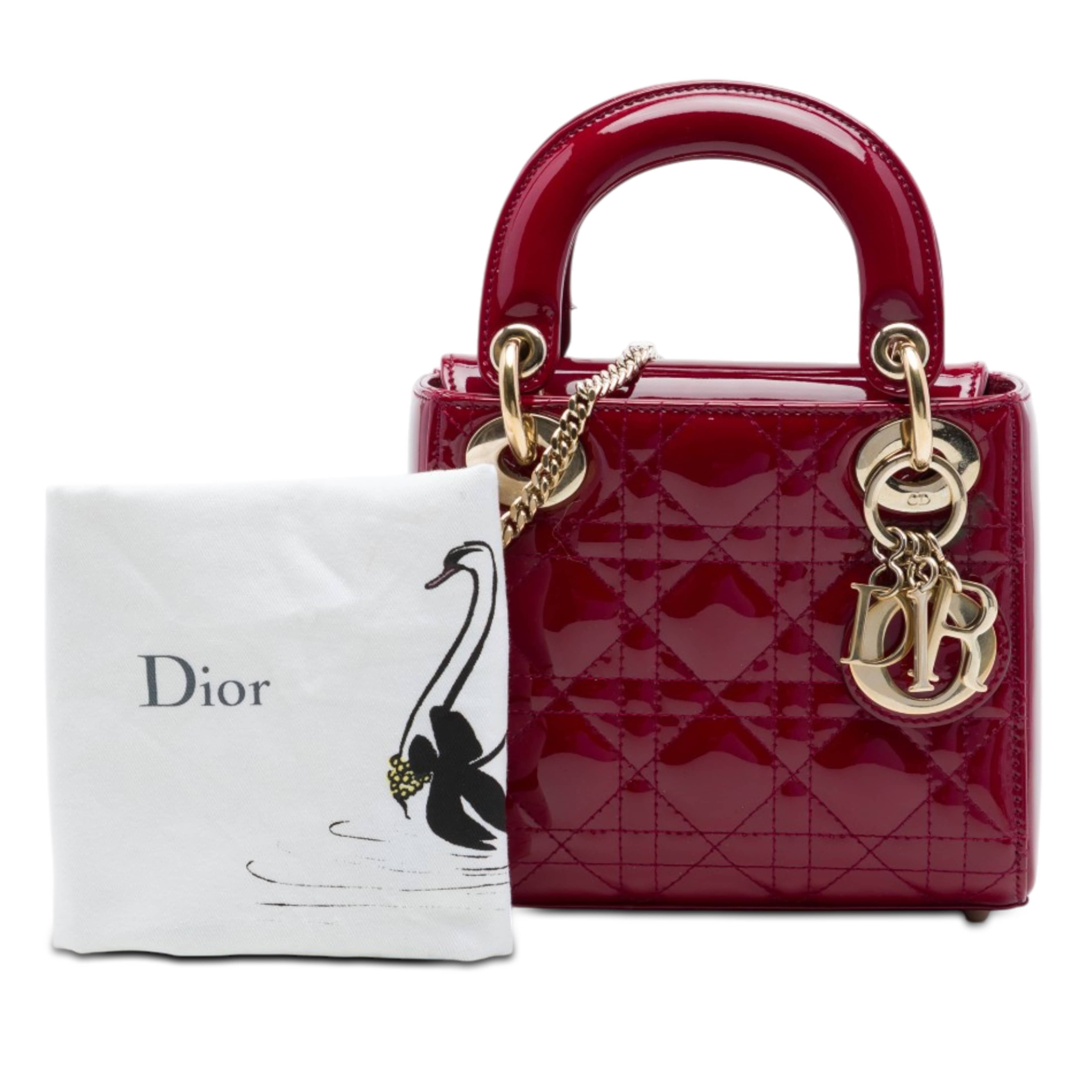 Dior Mini Patent Cannage Lady Dior, från Luxclusif, i färgen röd. Klicka för att öppna bilden i stort format