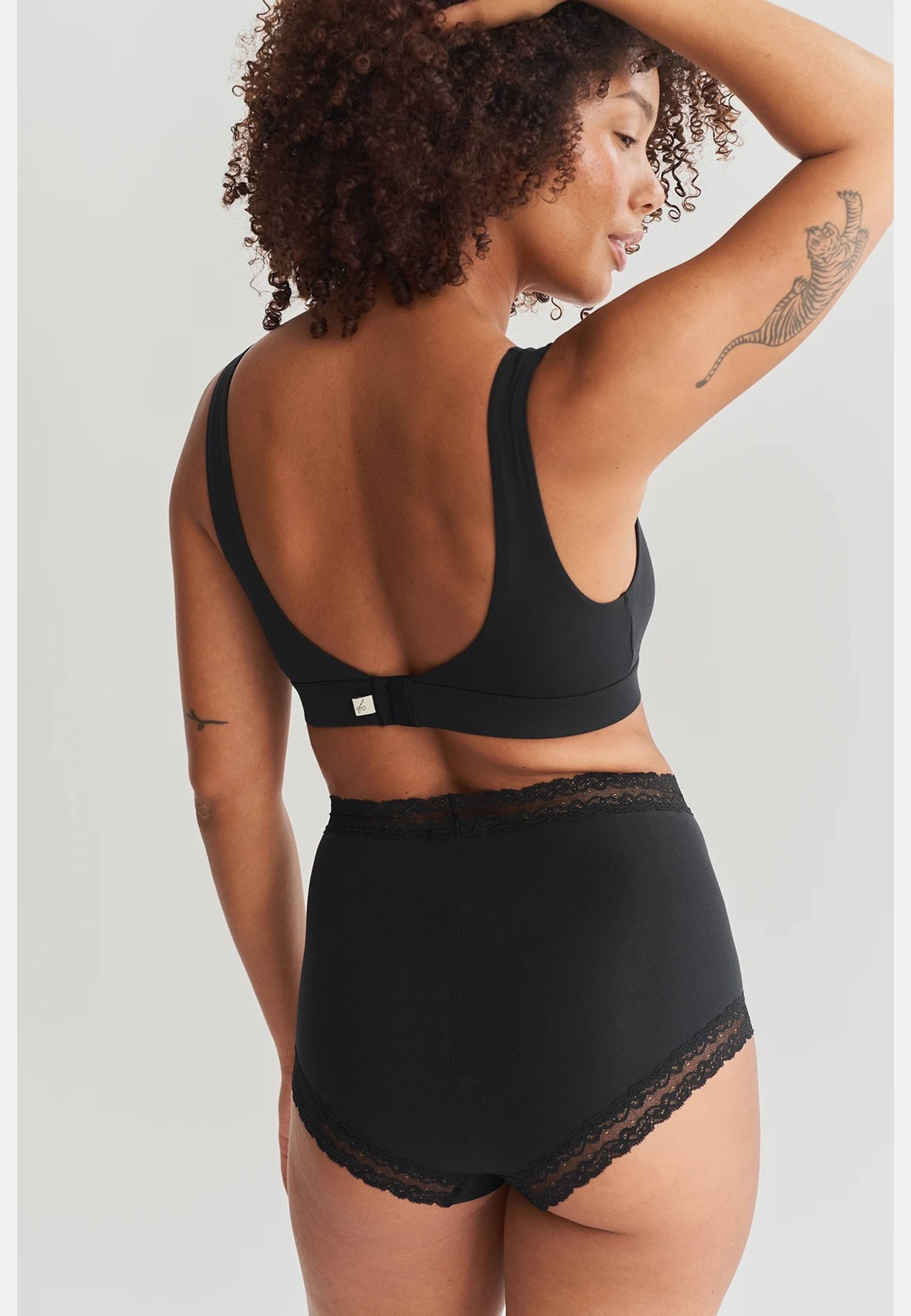 Flora High Waist Brief - Black, från FEMIQUE, i färgen black. Klicka för att öppna bilden i stort format