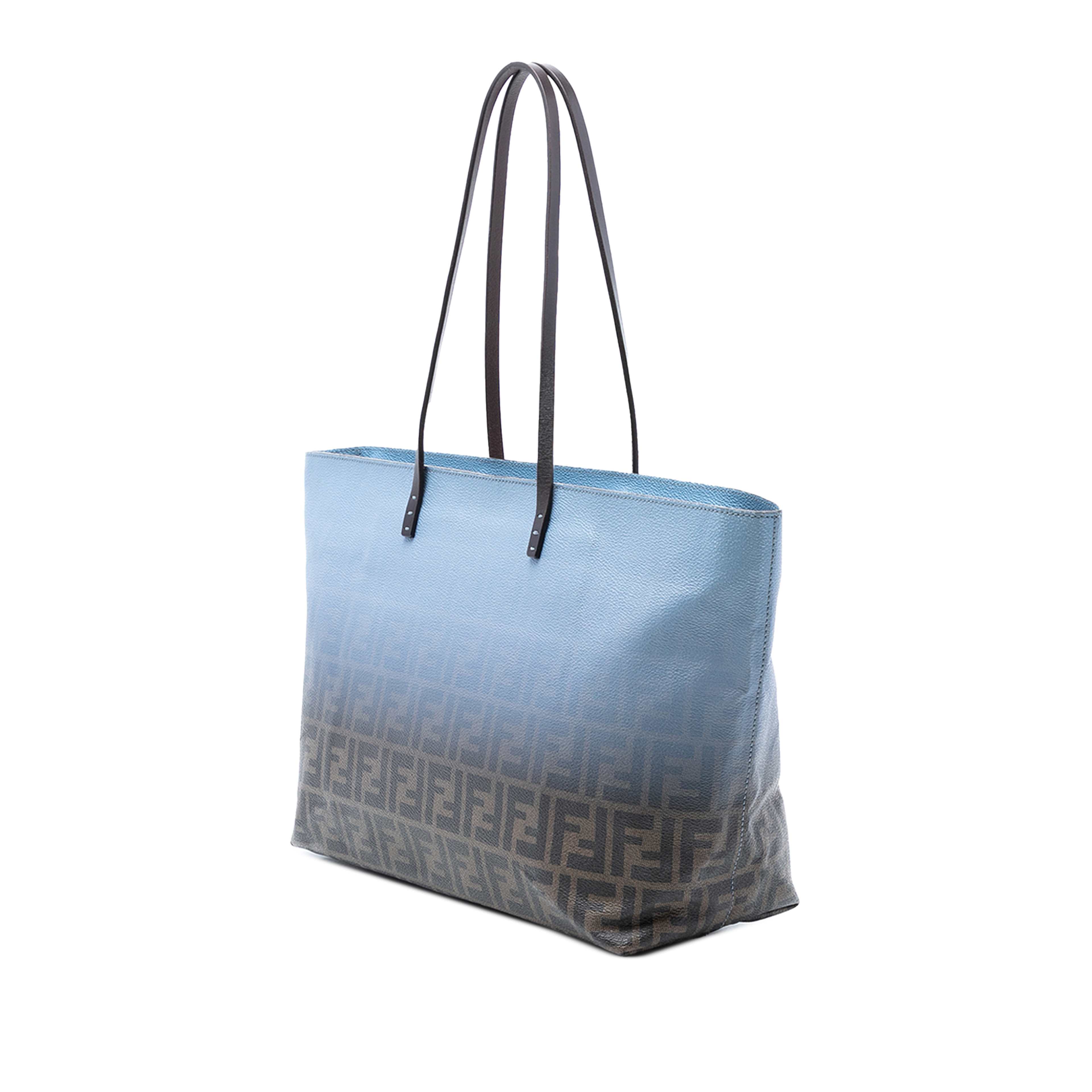 Fendi Medium Ombre Zucca Spalmati Roll Tote, från Luxclusif, i färgen light blue. Klicka för att öppna bilden i stort format