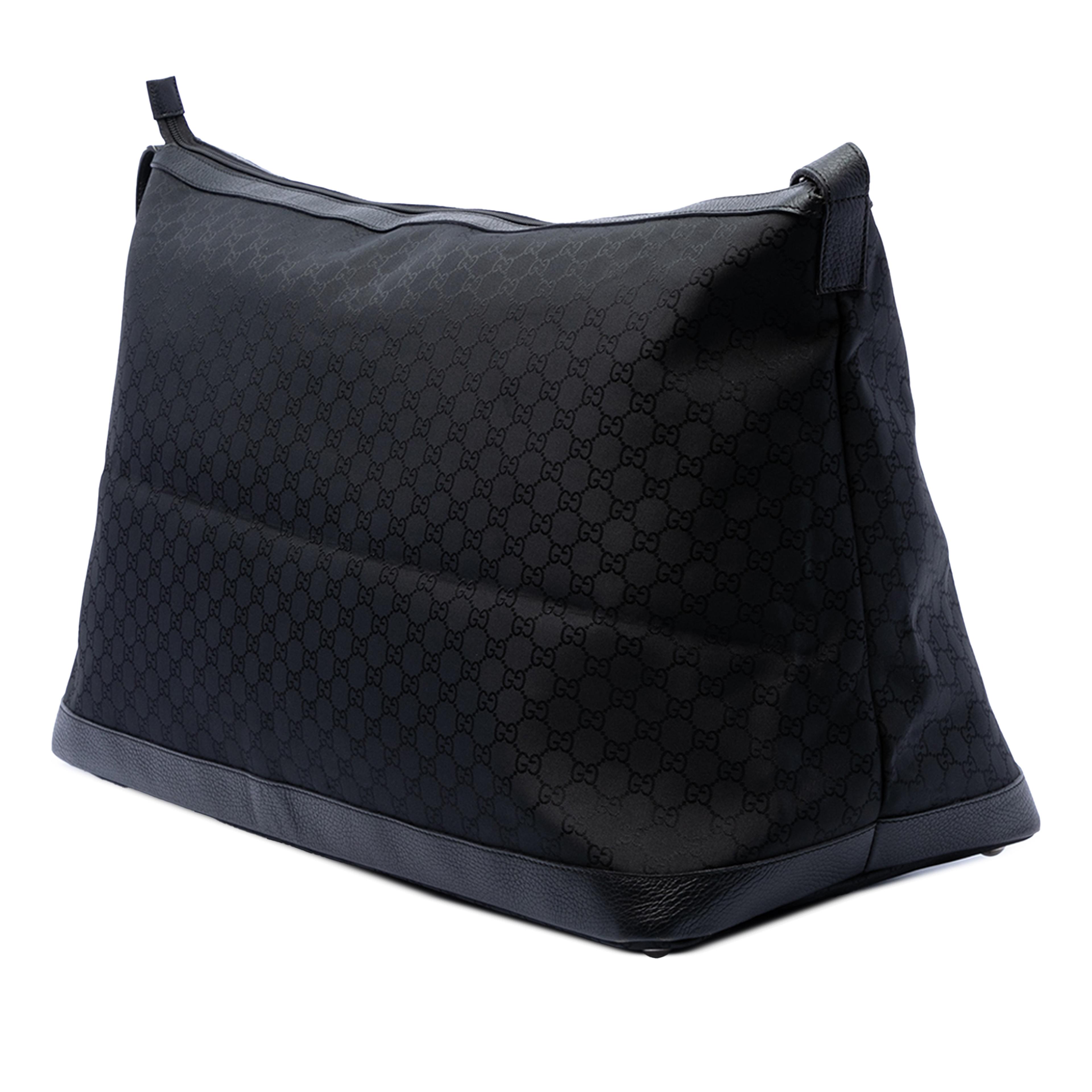 Gucci Xl Gg Nylon Travel Bag, från Luxclusif, i färgen svart. Klicka för att öppna bilden i stort format