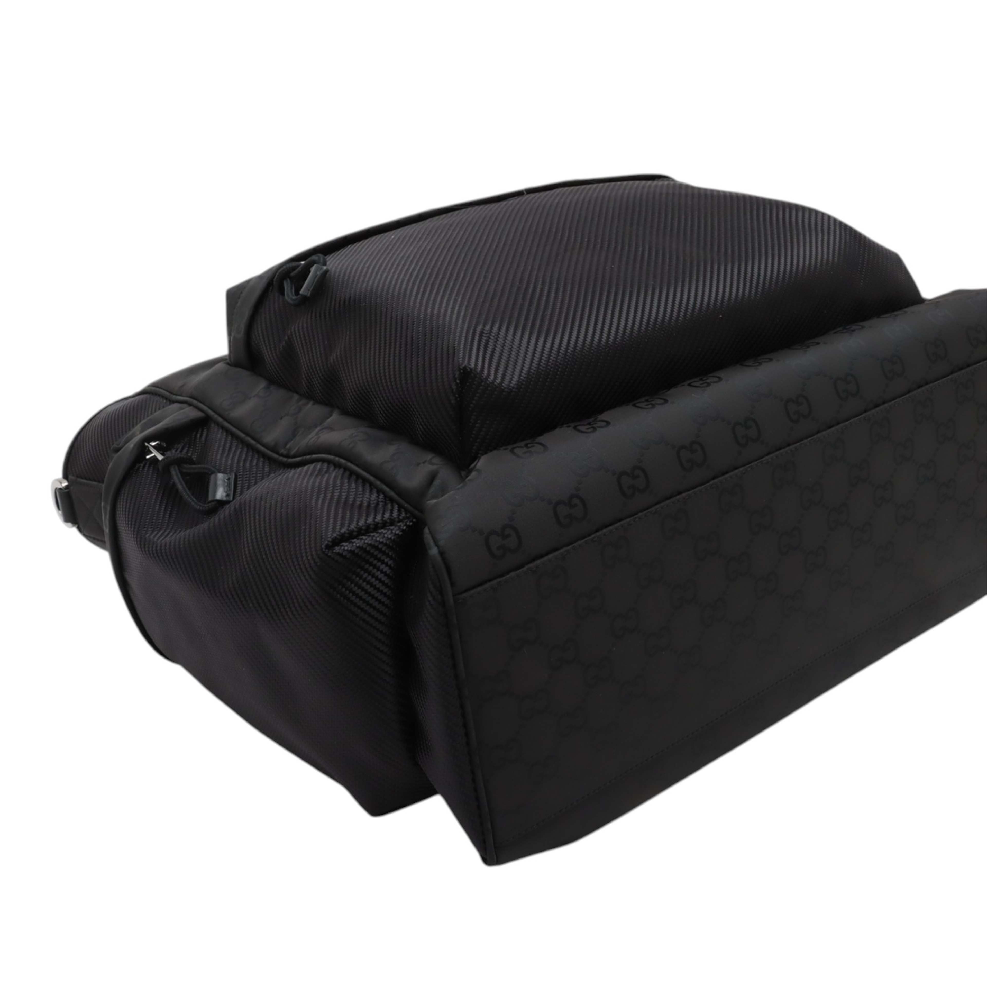 Gucci Large Gg Nylon Nexus Satchel, från Luxclusif, i färgen svart. Klicka för att öppna bilden i stort format