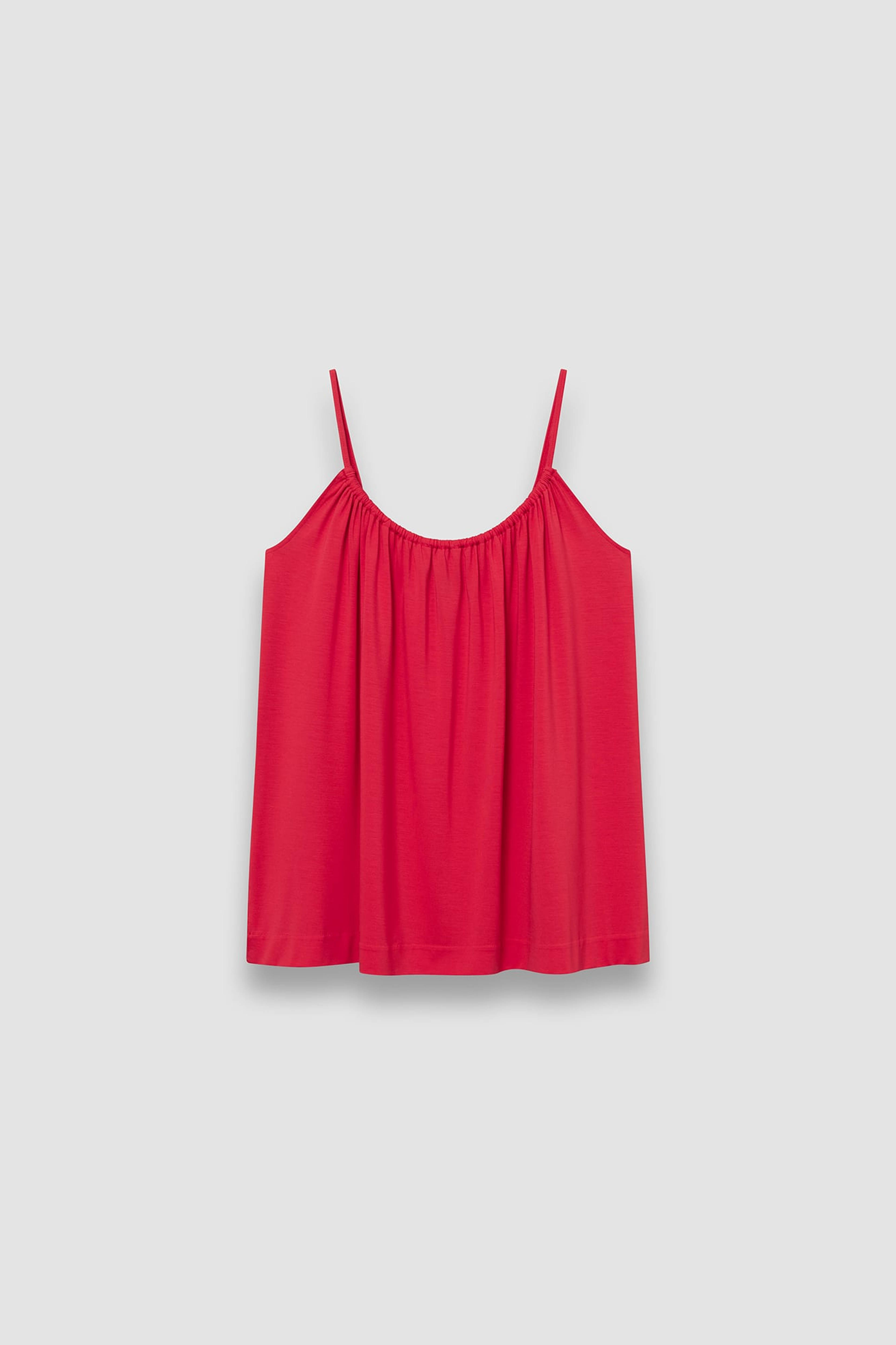 Castrie Camisole - Raspberry, från Residus, i färgen red. Klicka för att öppna bilden i stort format