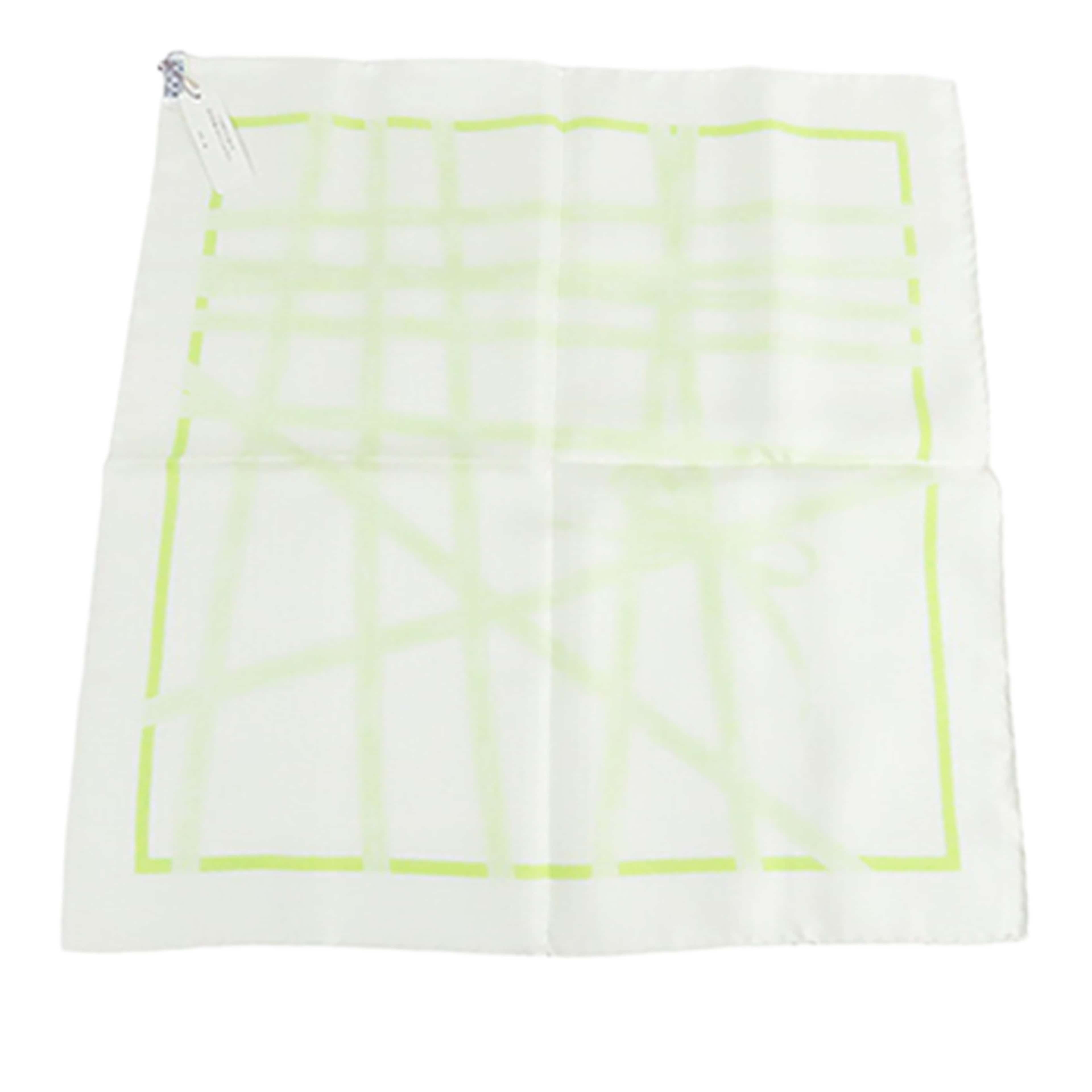 Hermès Bolduc Silk Scarf 45, från Luxclusif, i färgen white. Klicka för att öppna bilden i stort format