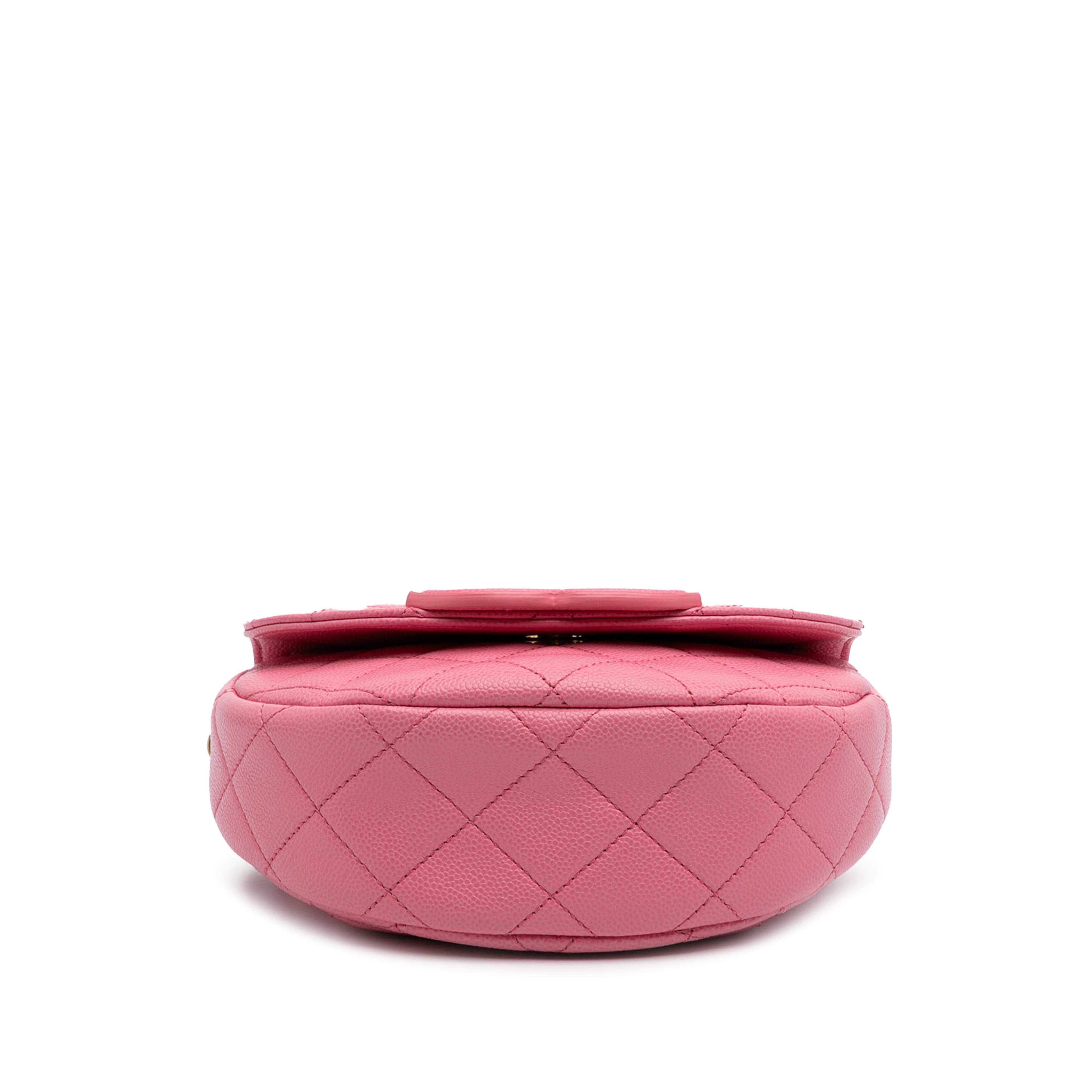 Chanel Mini Cc Quilted Caviar Messenger Flap, från Luxclusif, i färgen pink. Klicka för att öppna bilden i stort format