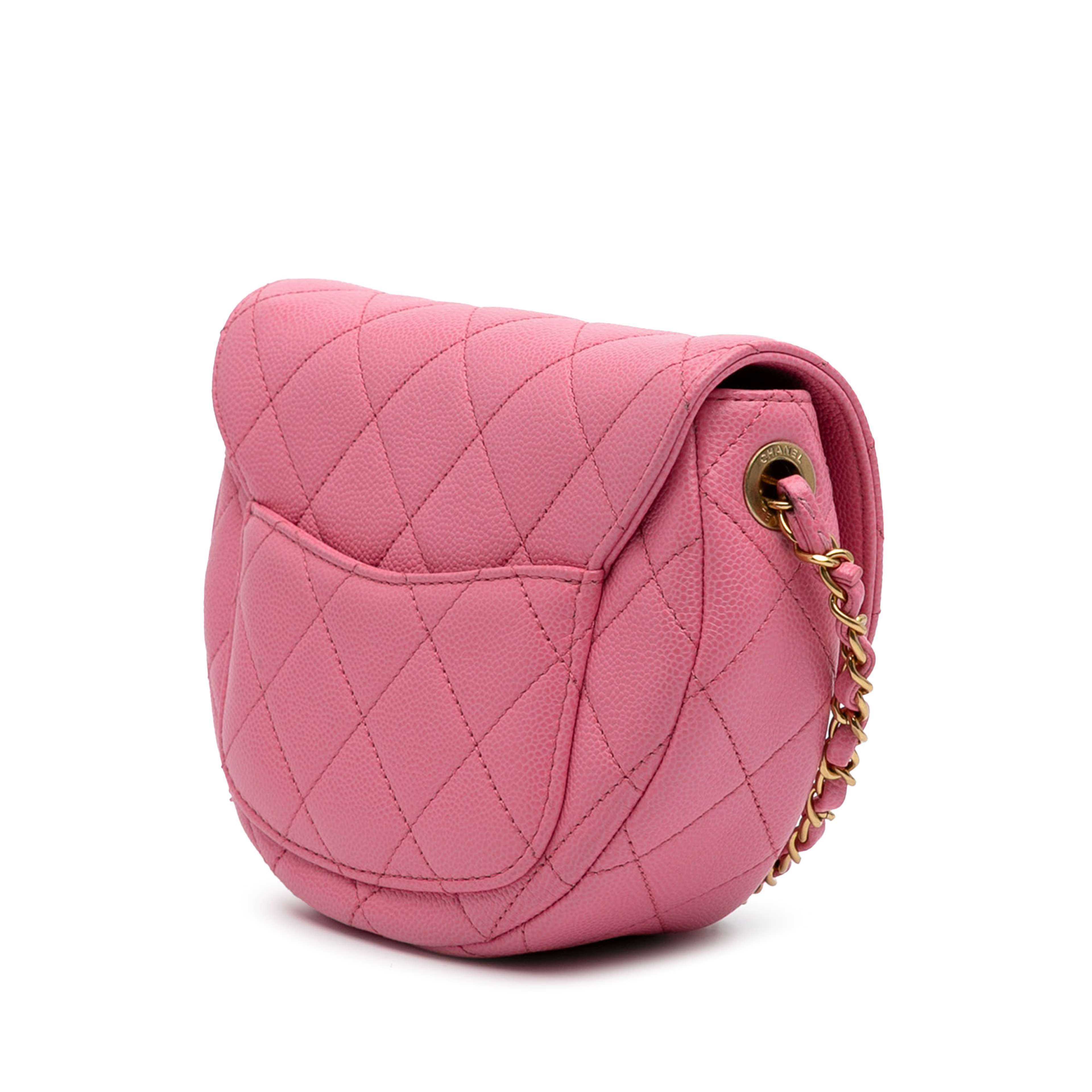 Chanel Mini Cc Quilted Caviar Messenger Flap, från Luxclusif, i färgen rosa. Klicka för att öppna bilden i stort format