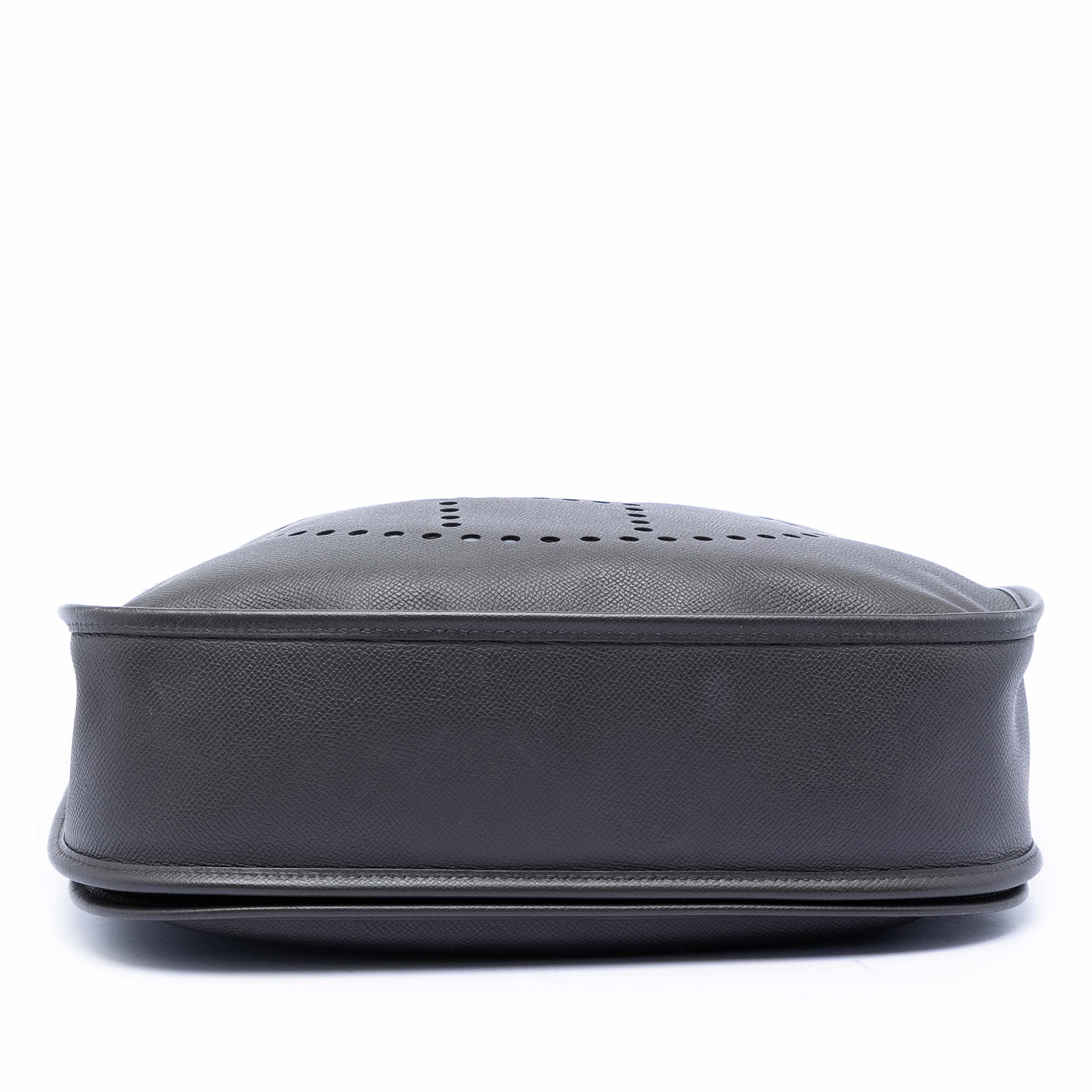Hermès Epsom Evelyne Iii 33, från Luxclusif, i färgen charcoal. Klicka för att öppna bilden i stort format