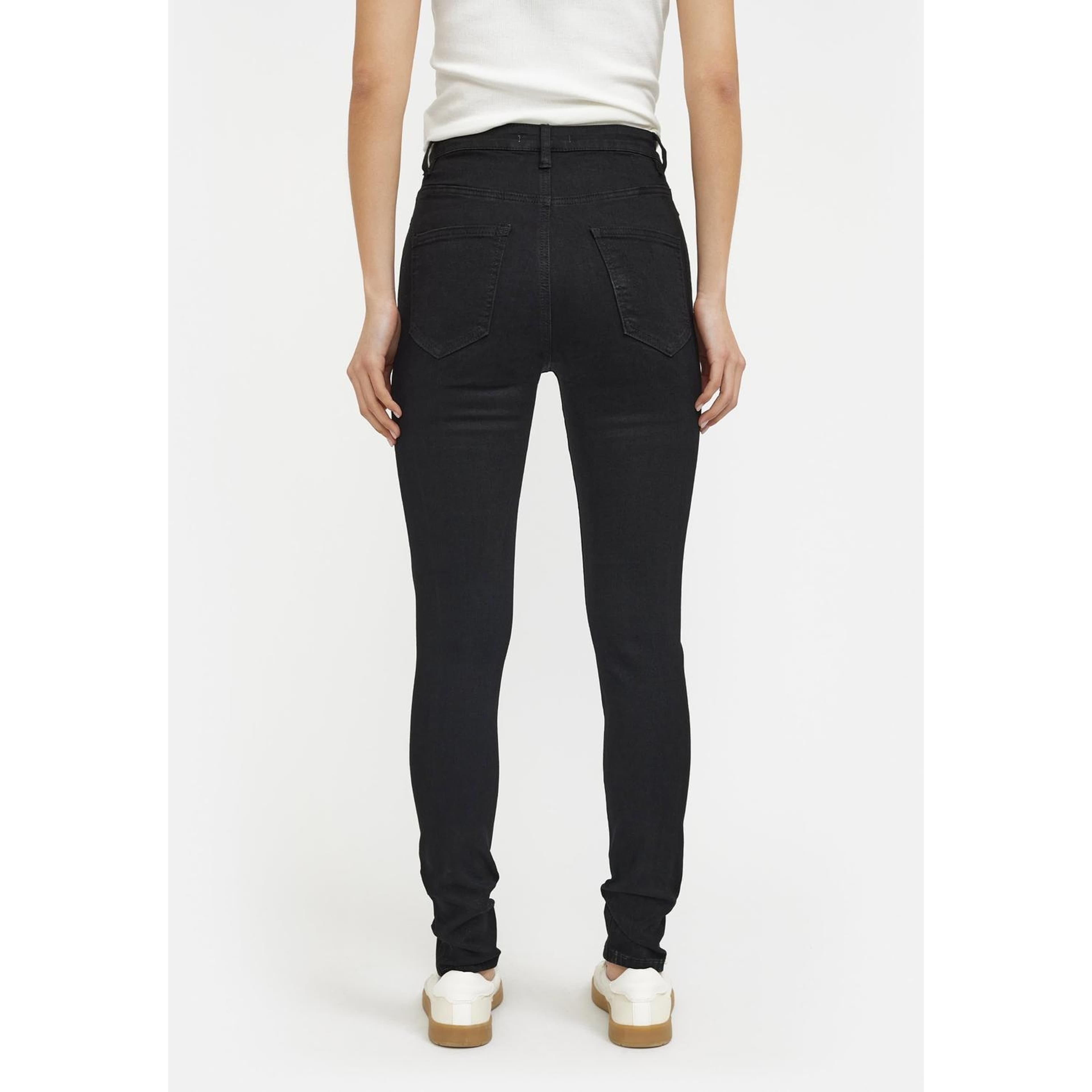Srhighwaist Slim Jeans Black, från Soft Rebels, i färgen 001 sort. Klicka för att öppna bilden i stort format