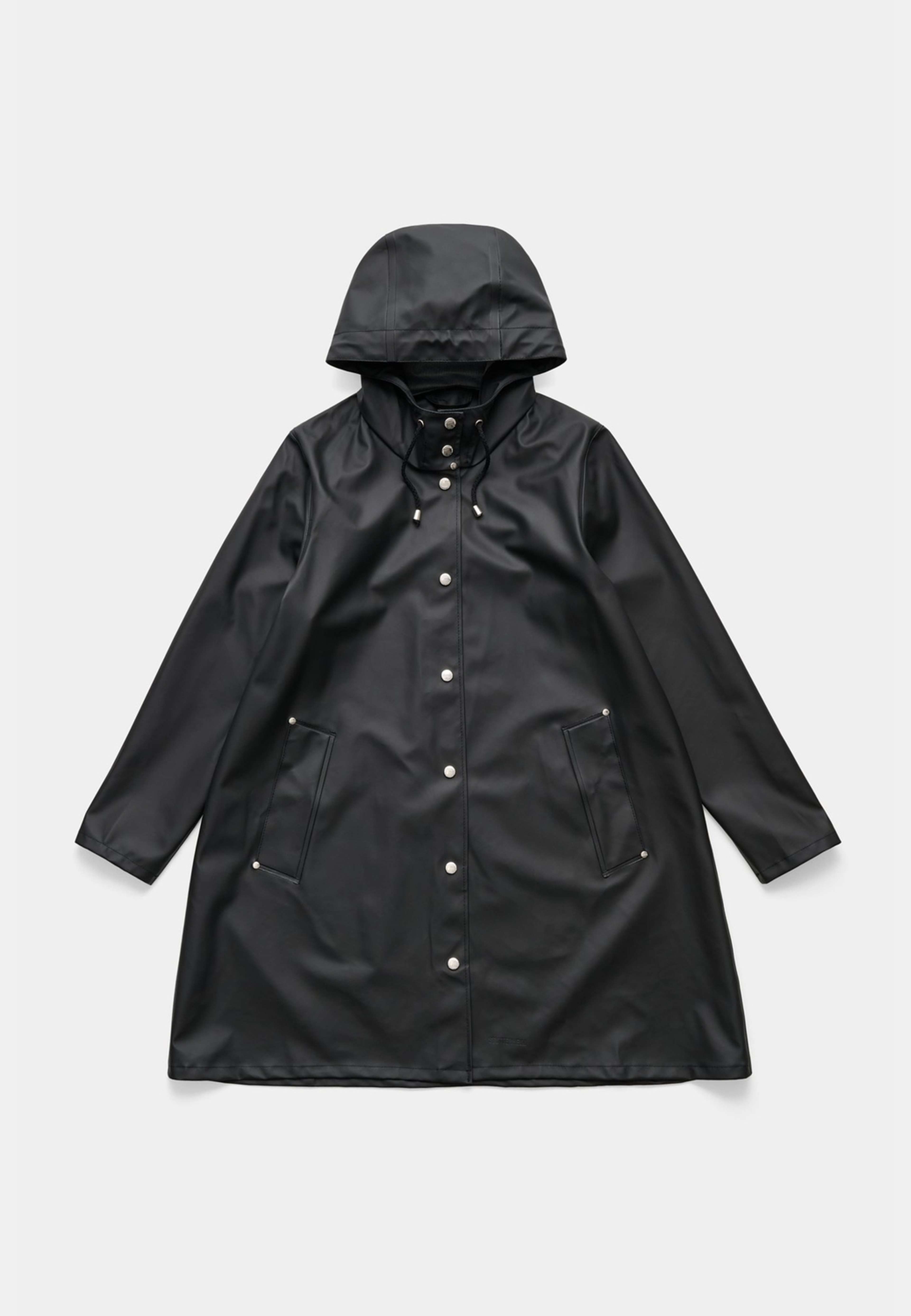 Mosebacke Lightweight Raincoat, från Stutterheim, i färgen black. Klicka för att öppna bilden i stort format