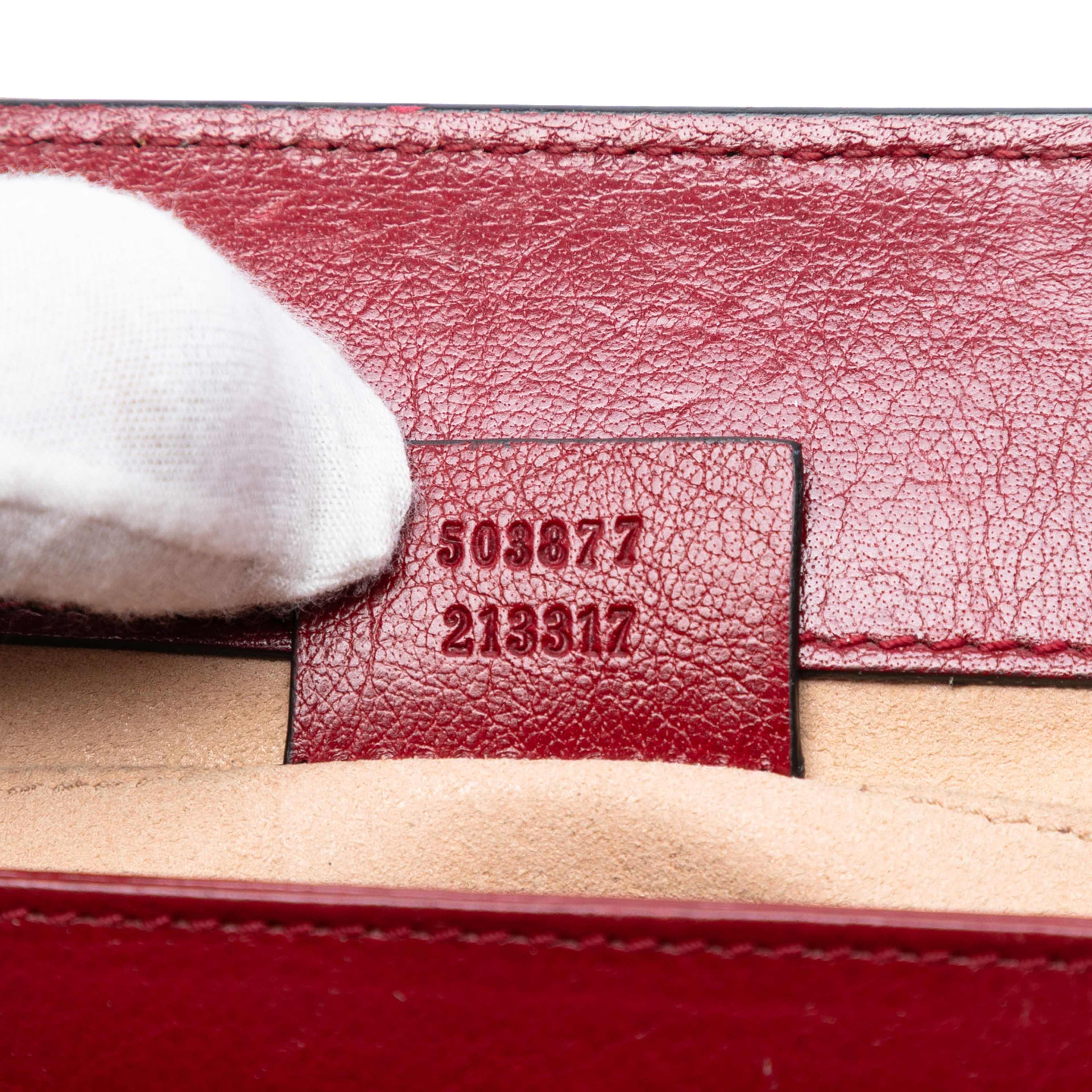 Gucci Small Suede Ophidia Chain Crossbody, från Luxclusif, i färgen dark blue. Klicka för att öppna bilden i stort format