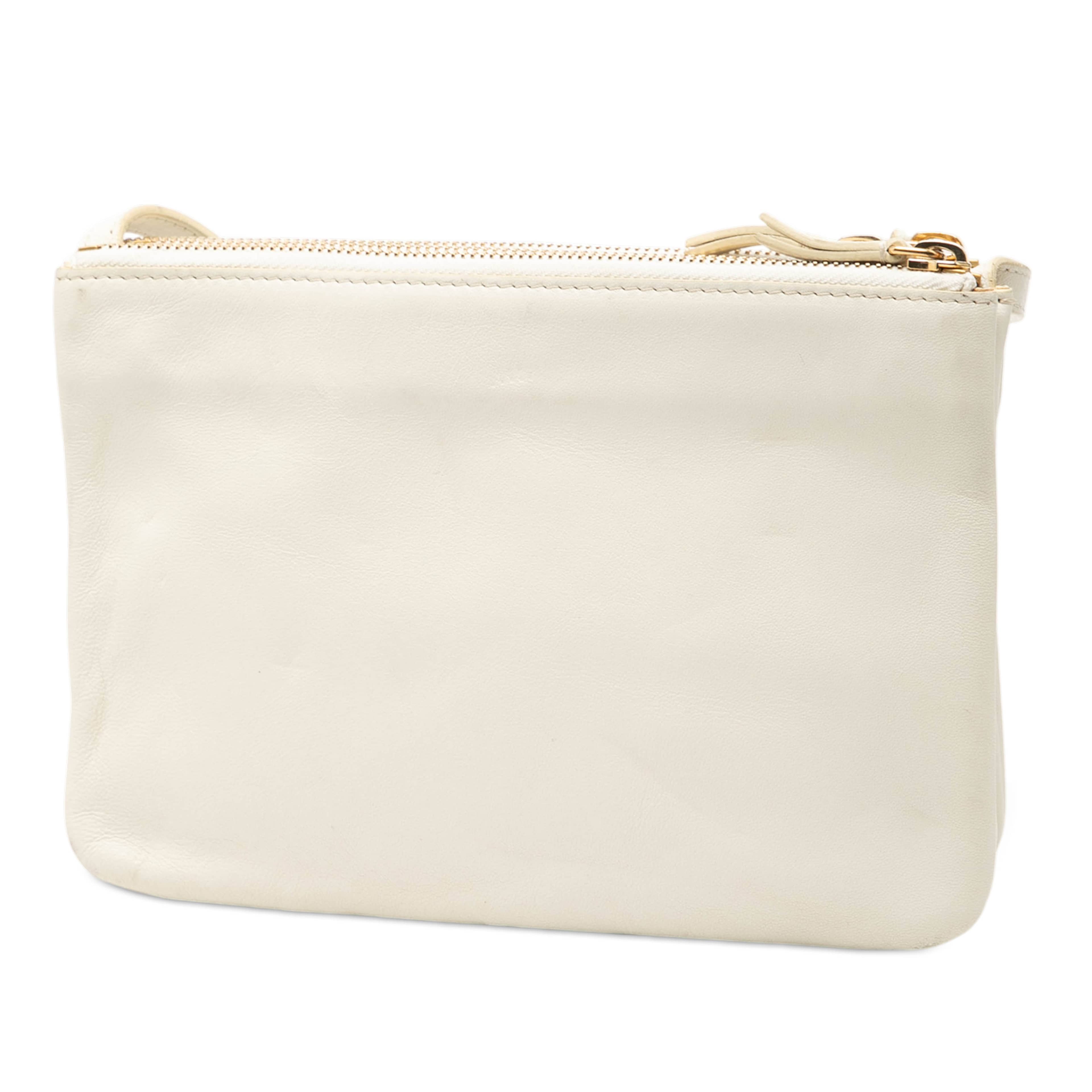 Celine Small Lambskin Trio Crossbody, från Luxclusif, i färgen white. Klicka för att öppna bilden i stort format
