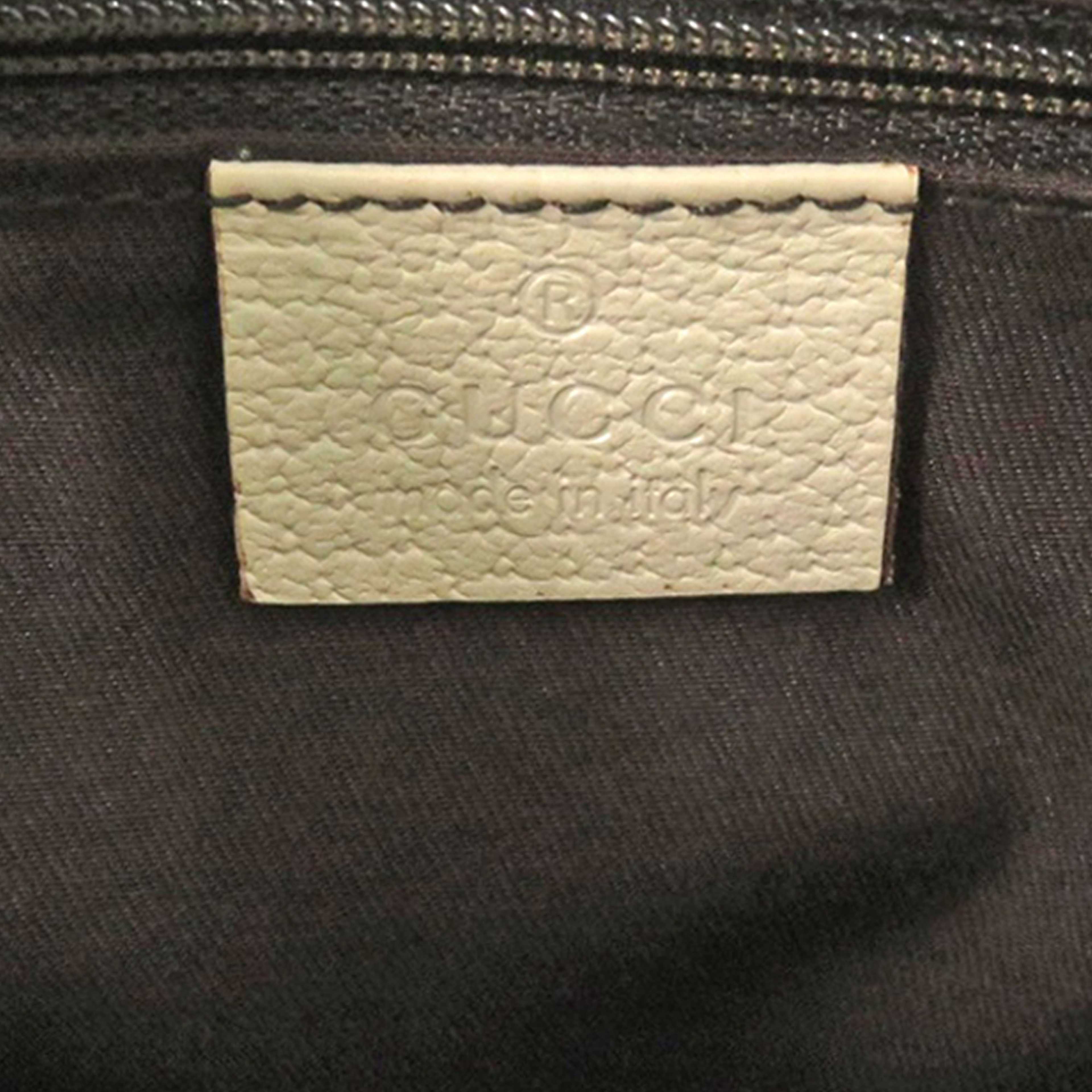 Gucci Gg Canvas Eclipse Shoulder Bag, från Luxclusif, i färgen beige. Klicka för att öppna bilden i stort format