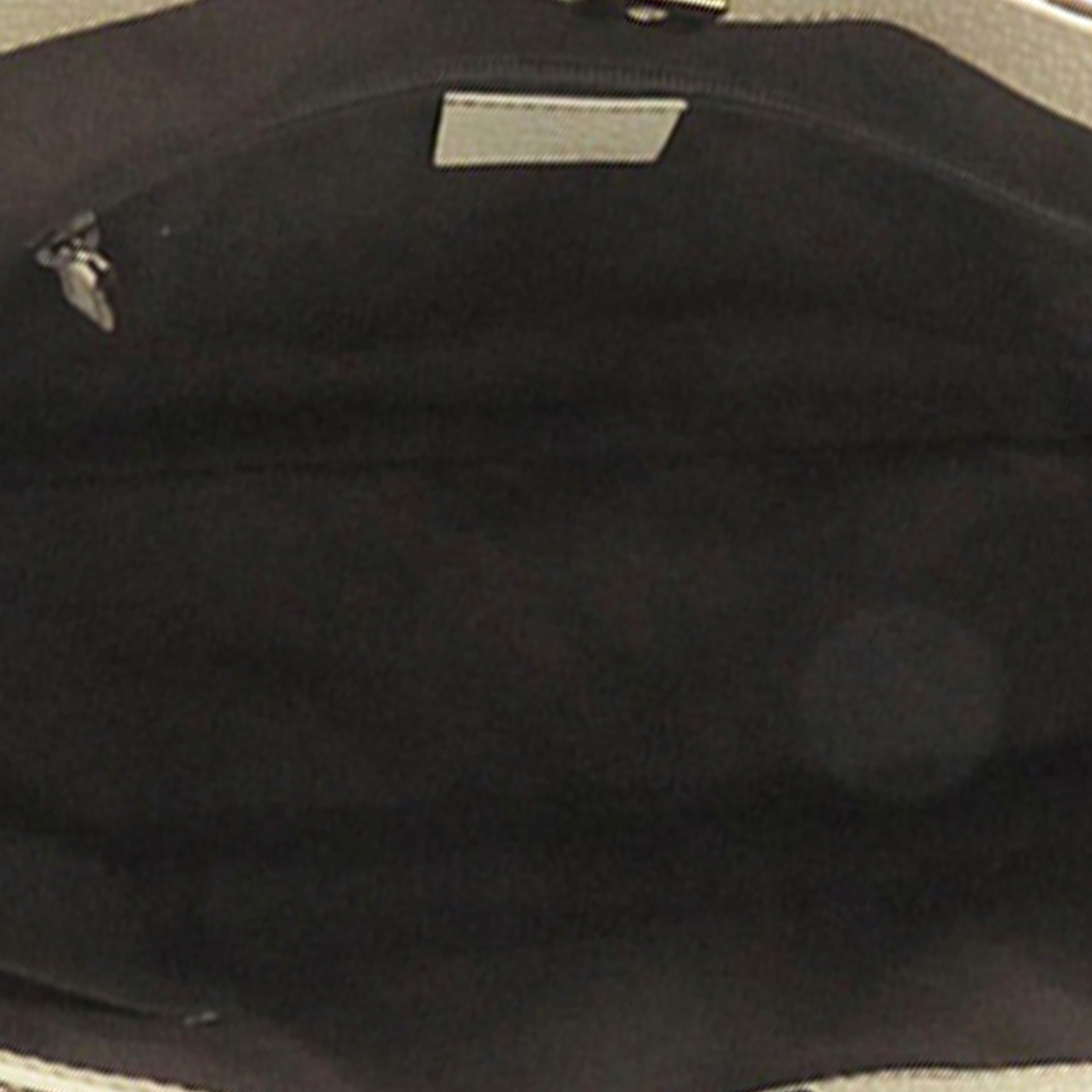 Gucci Gg Canvas Eclipse Shoulder Bag, från Luxclusif, i färgen beige. Klicka för att öppna bilden i stort format