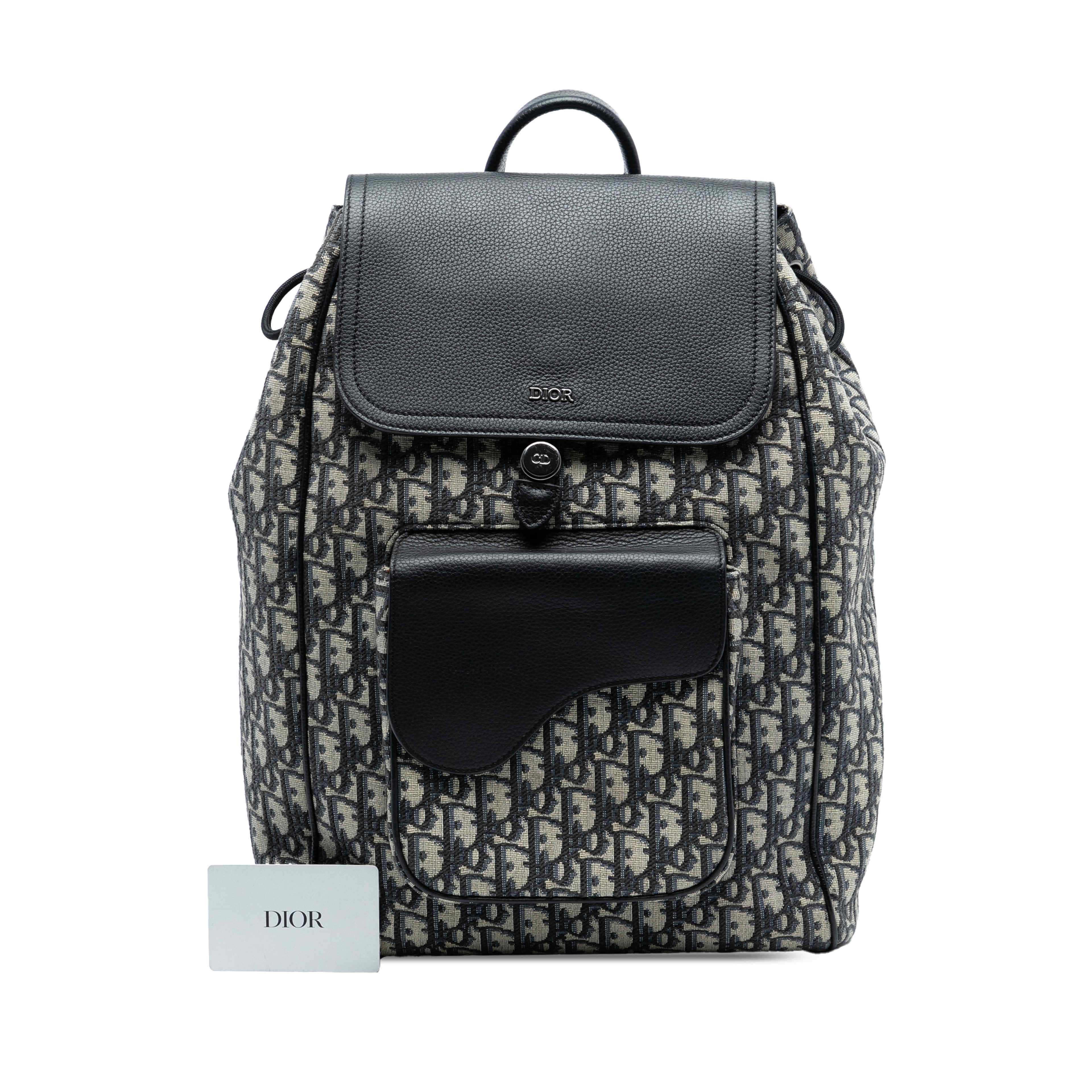 Dior Oblique Canvas Saddle Backpack, från Luxclusif, i färgen blå. Klicka för att öppna bilden i stort format