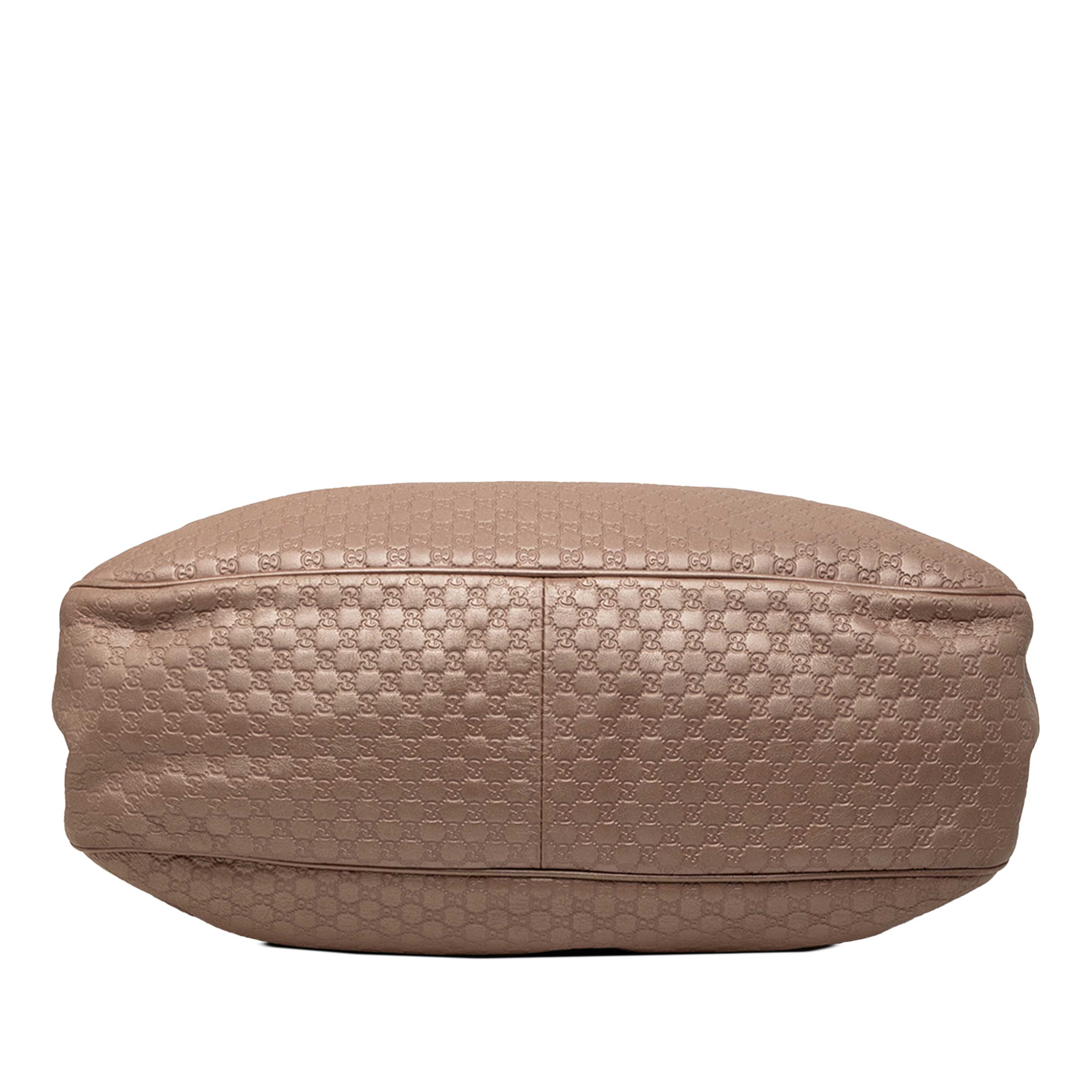 Gucci Metallic Microguccissima Sukey Tote, från Luxclusif, i färgen rosa. Klicka för att öppna bilden i stort format
