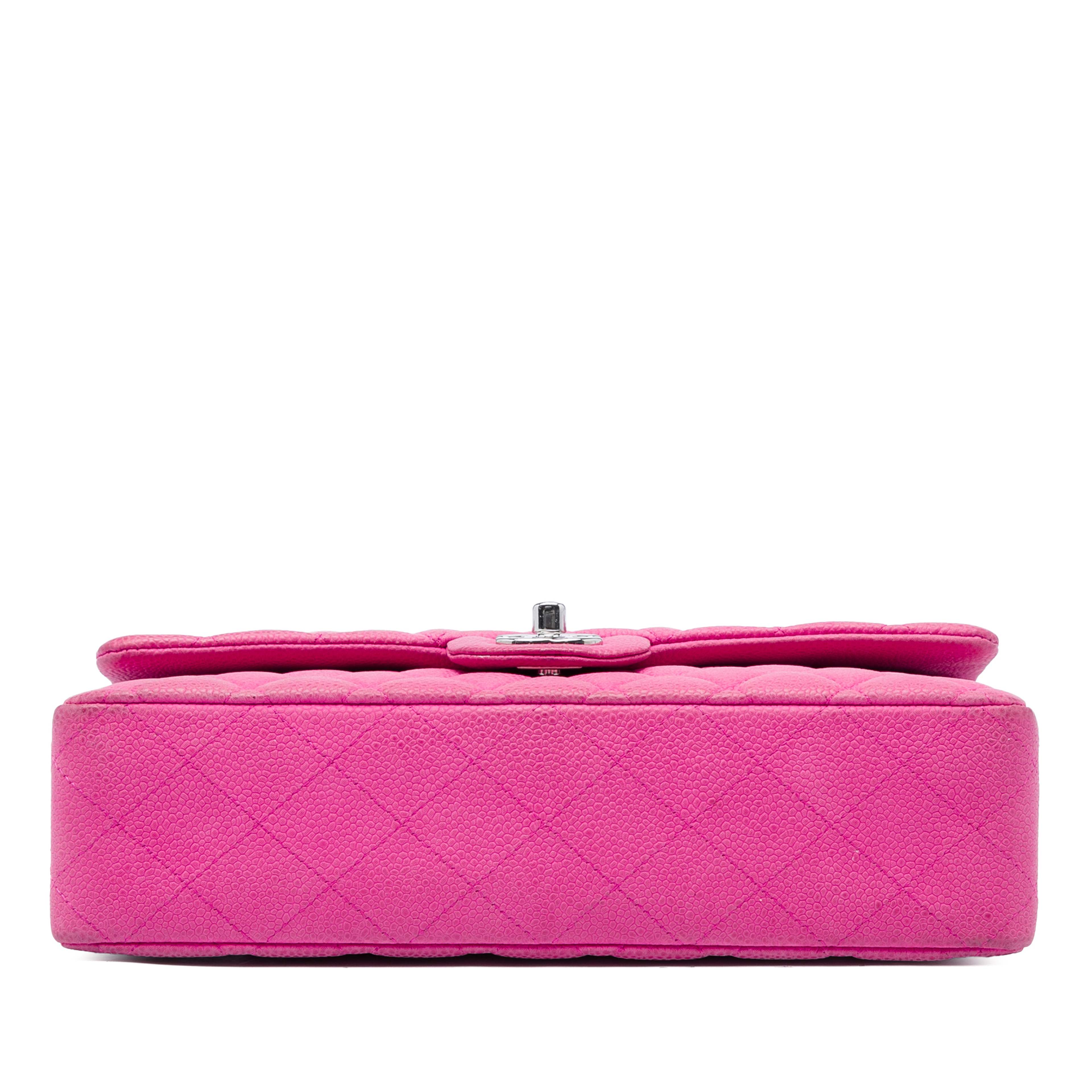 Chanel Medium Classic Caviar Double Flap, från Luxclusif, i färgen rosa. Klicka för att öppna bilden i stort format