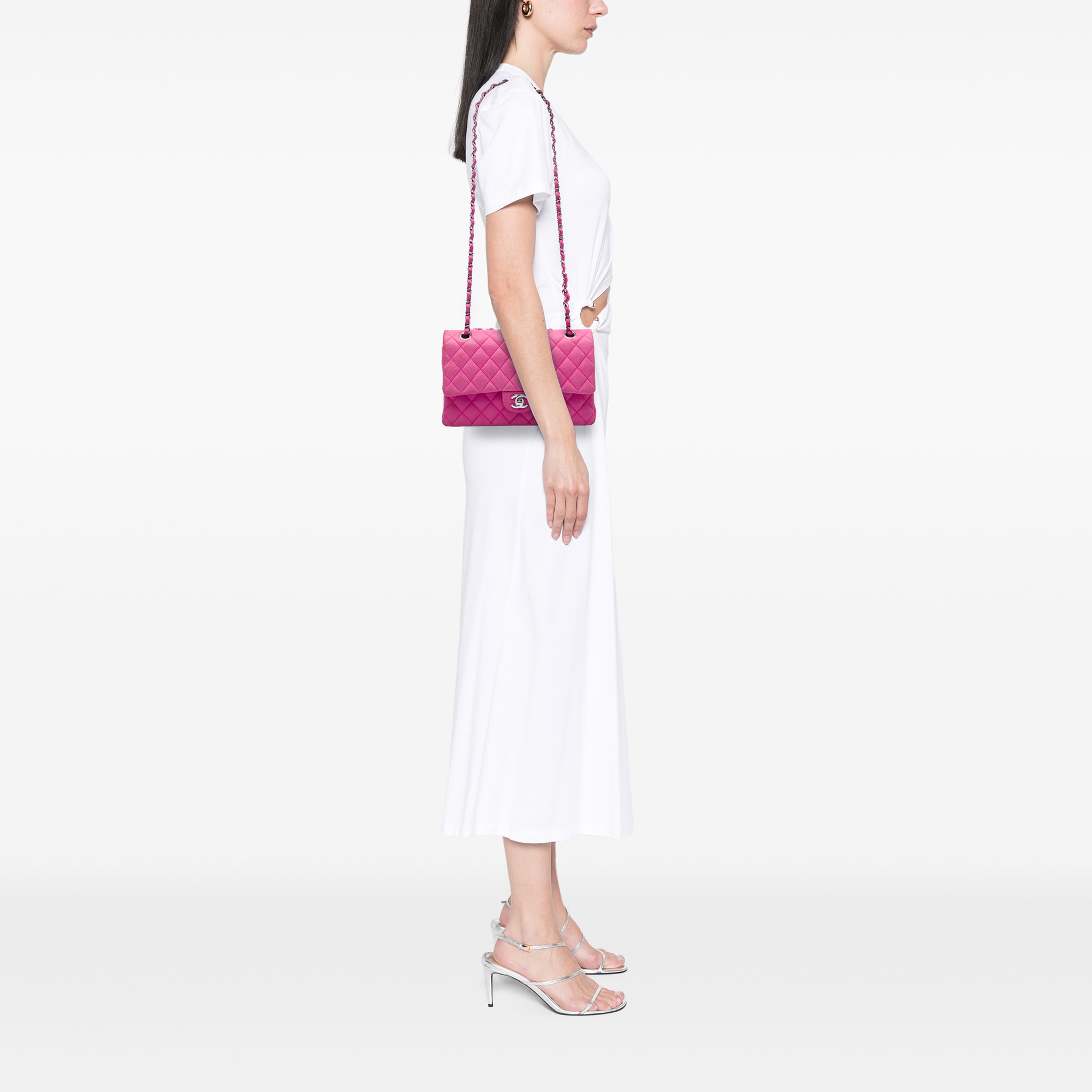 Chanel Medium Classic Caviar Double Flap, från Luxclusif, i färgen rosa. Klicka för att öppna bilden i stort format