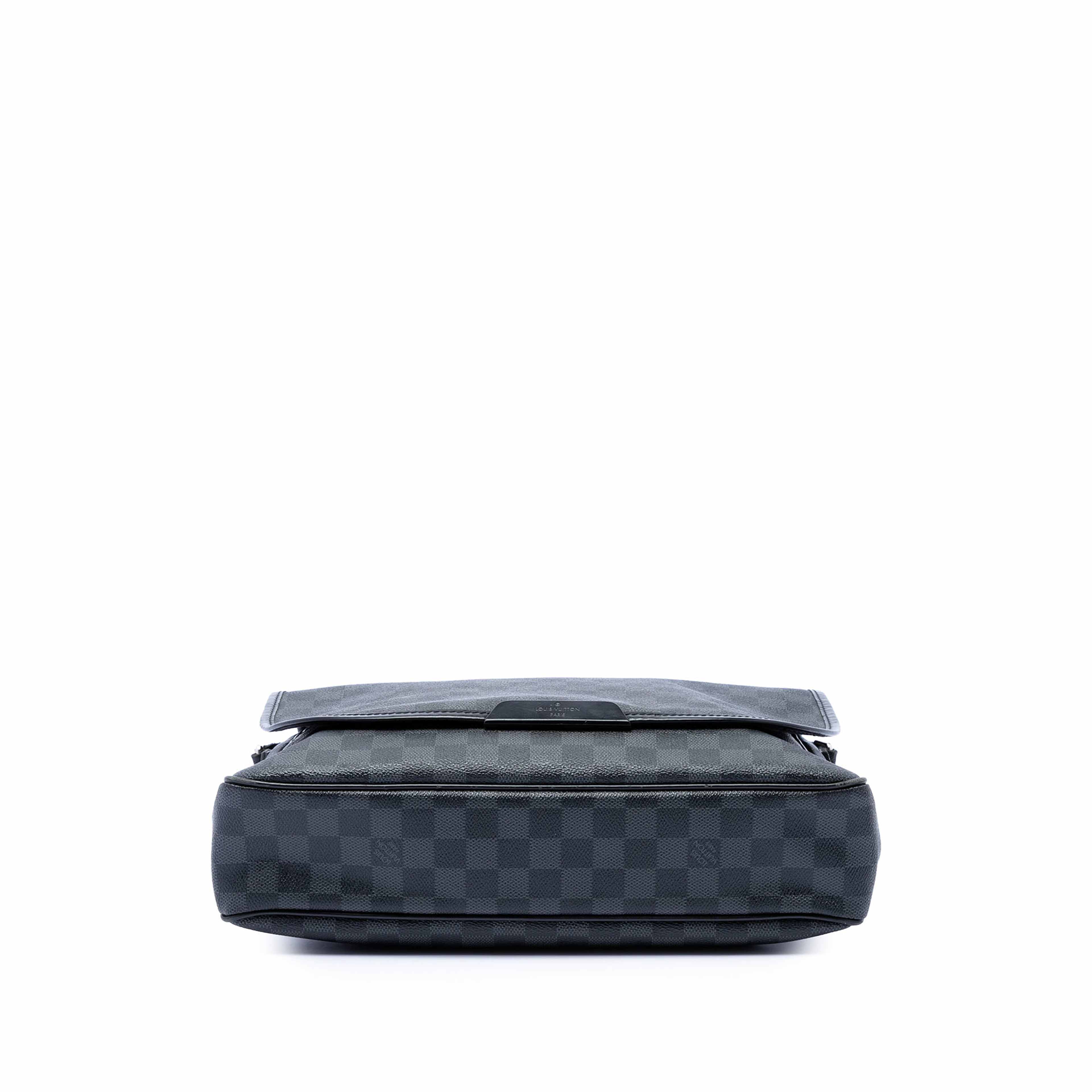 Louis Vuitton Damier Graphite Daniel Mm, från Luxclusif, i färgen svart. Klicka för att öppna bilden i stort format