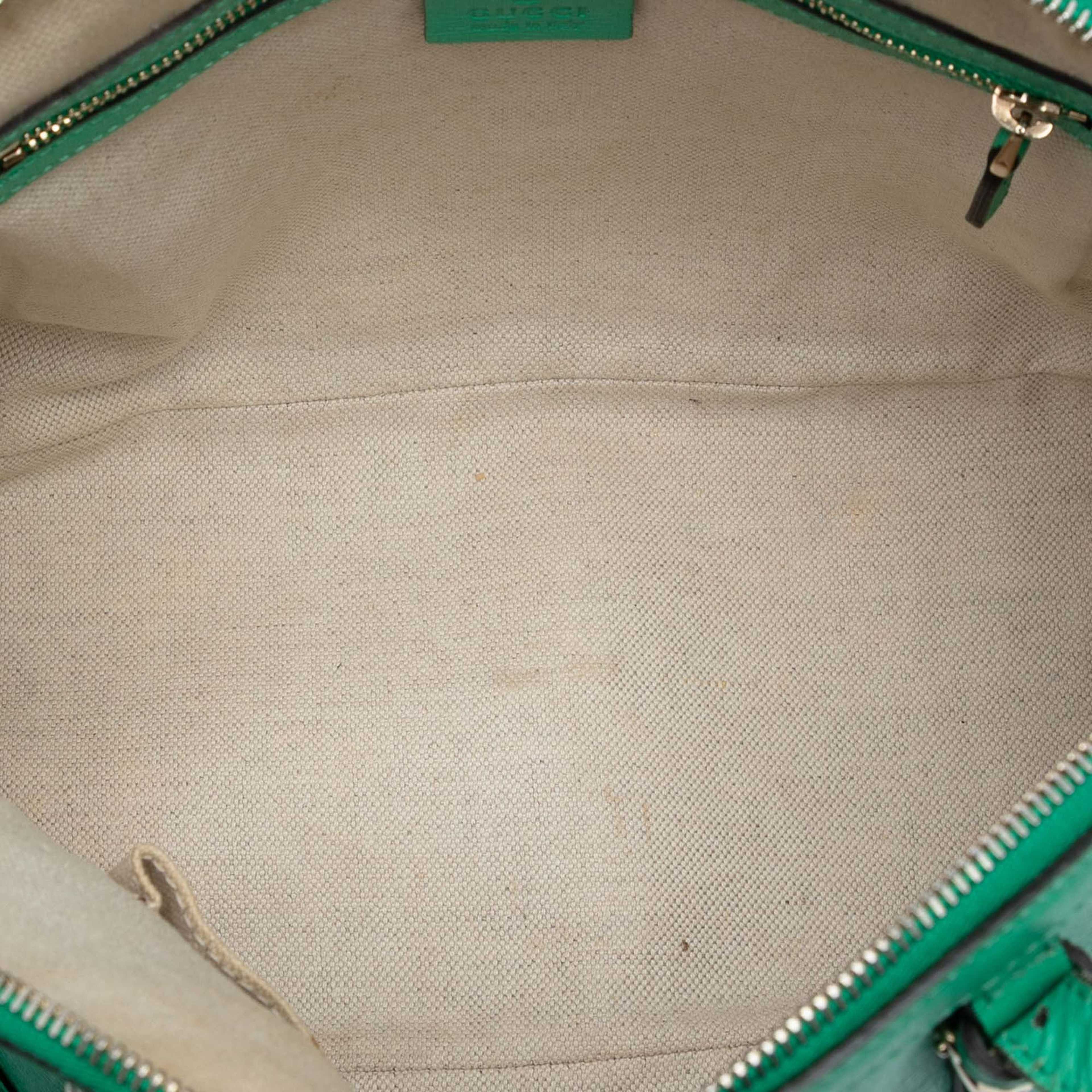 Gucci Small Leather Nice Dome Satchel, från Luxclusif, i färgen green. Klicka för att öppna bilden i stort format