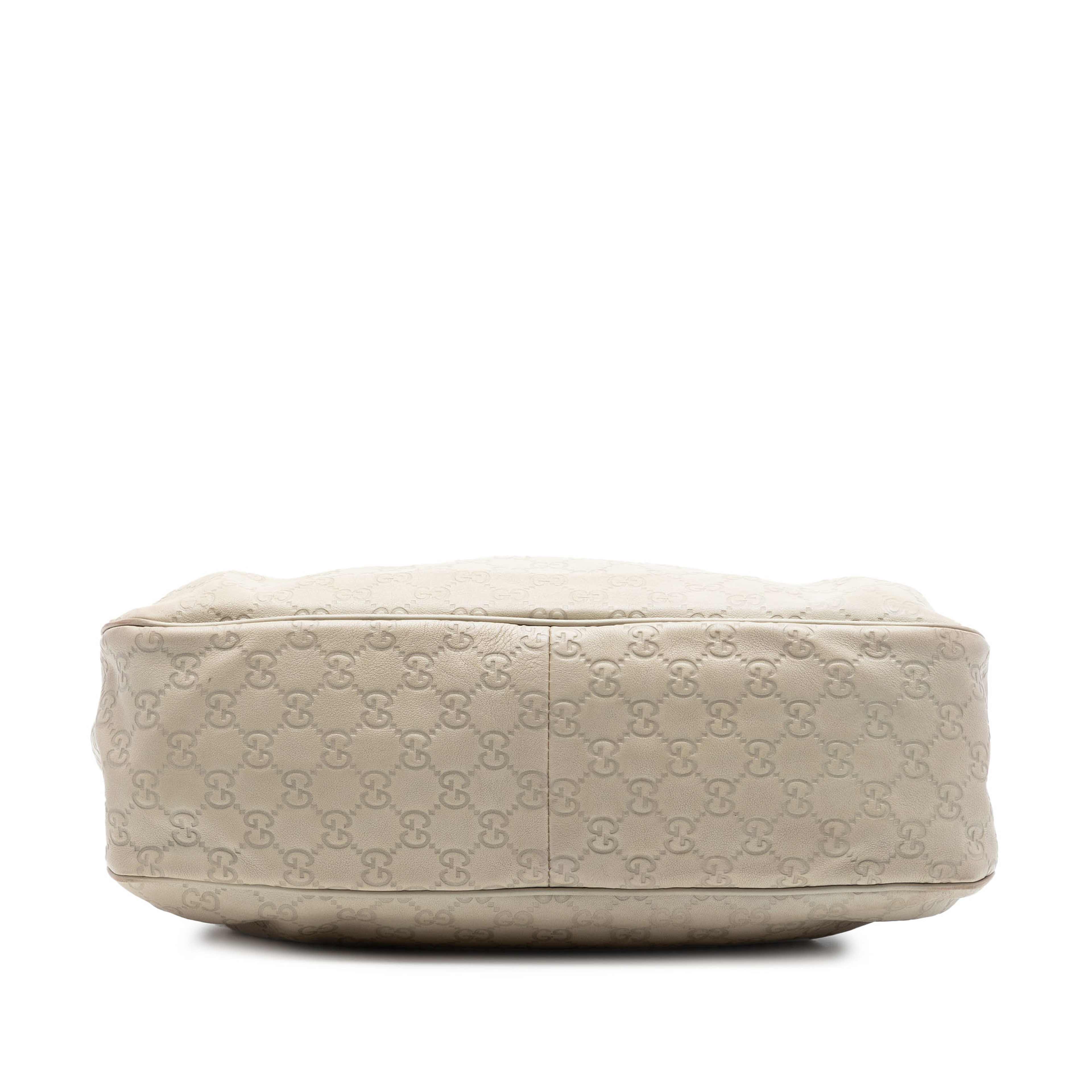 Gucci Guccissima Sukey Tote, från Luxclusif, i färgen light beige. Klicka för att öppna bilden i stort format