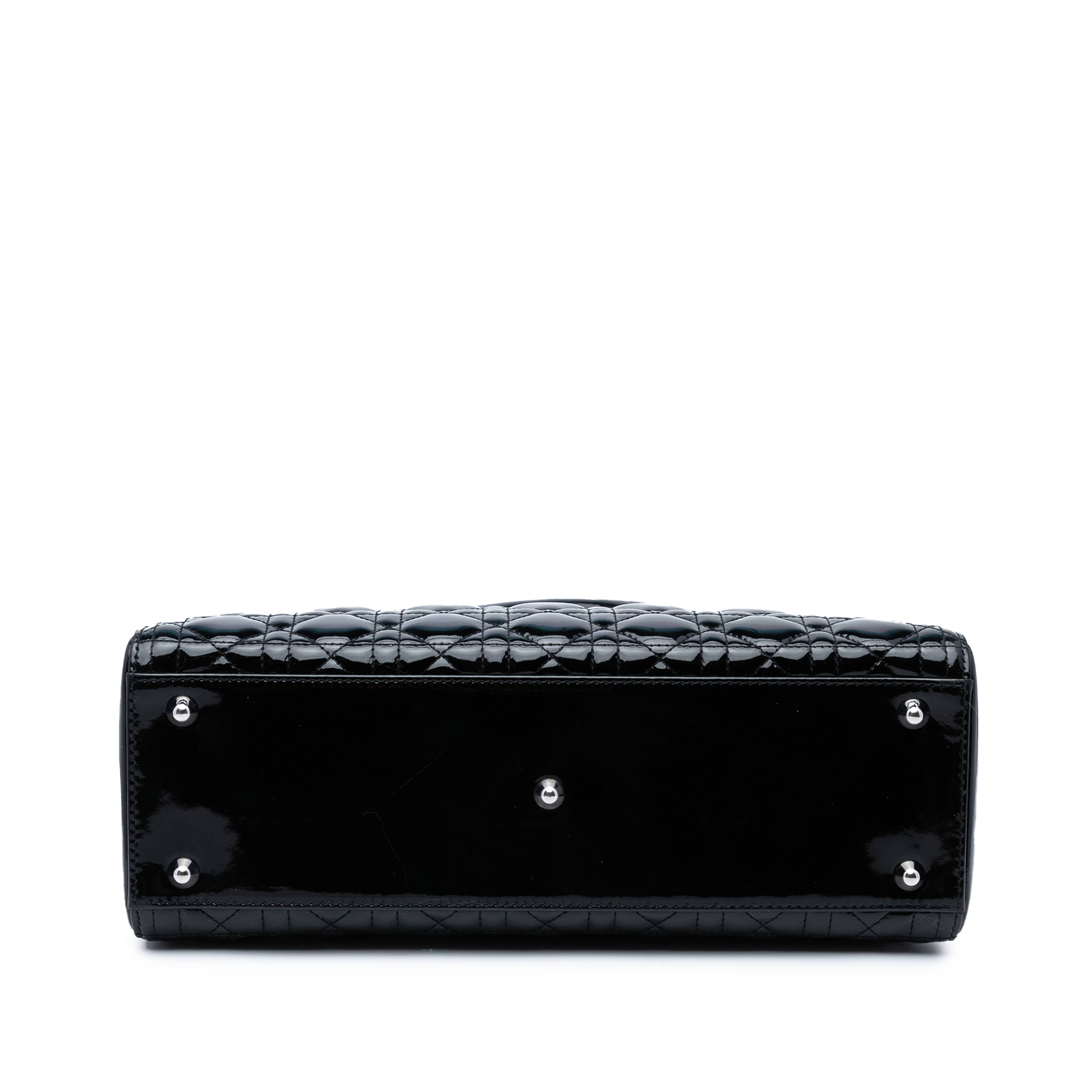 Dior Large Patent Cannage Lady Dior, från Luxclusif, i färgen black. Klicka för att öppna bilden i stort format