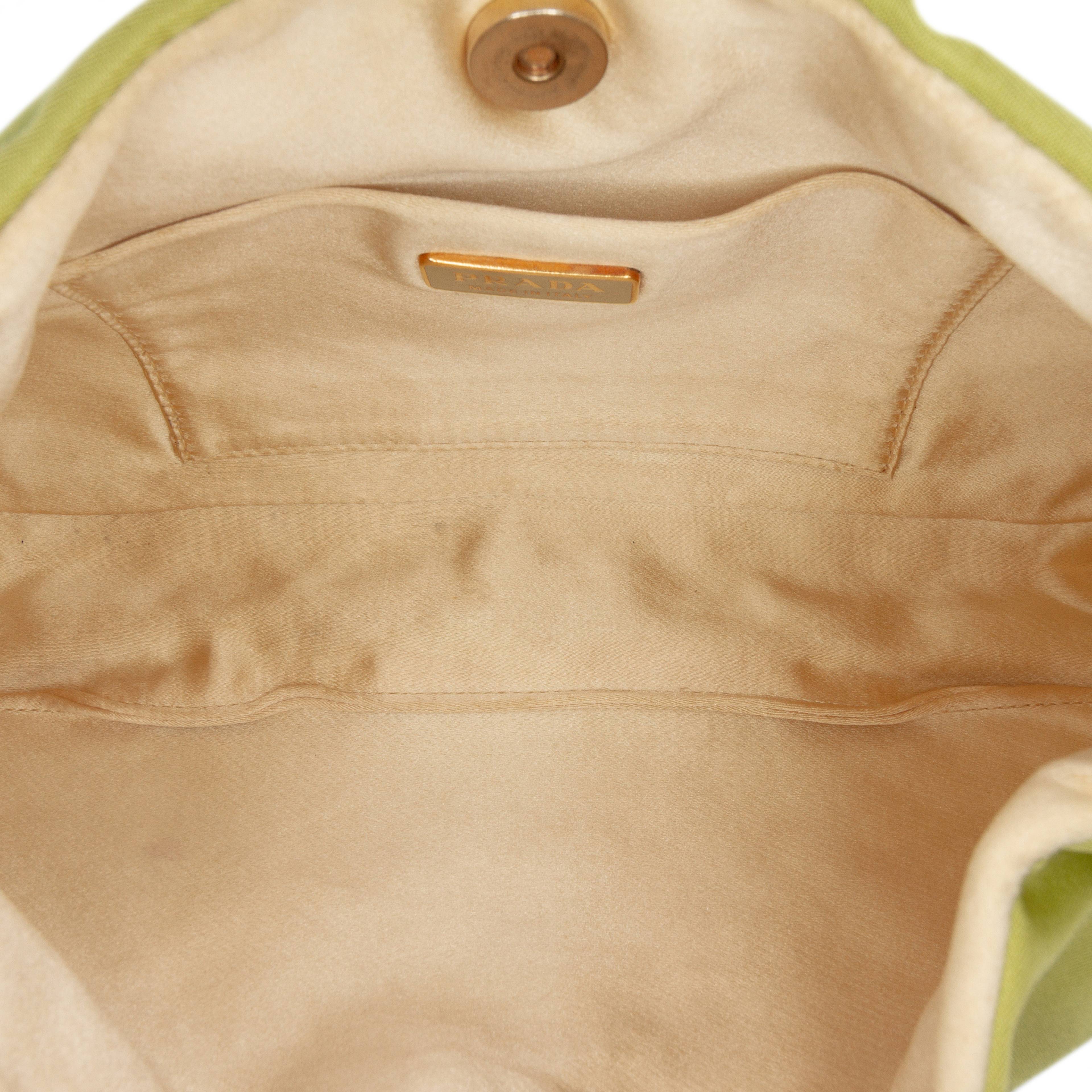 Prada Tessuto Chain Shoulder Bag, från Luxclusif, i färgen light green. Klicka för att öppna bilden i stort format