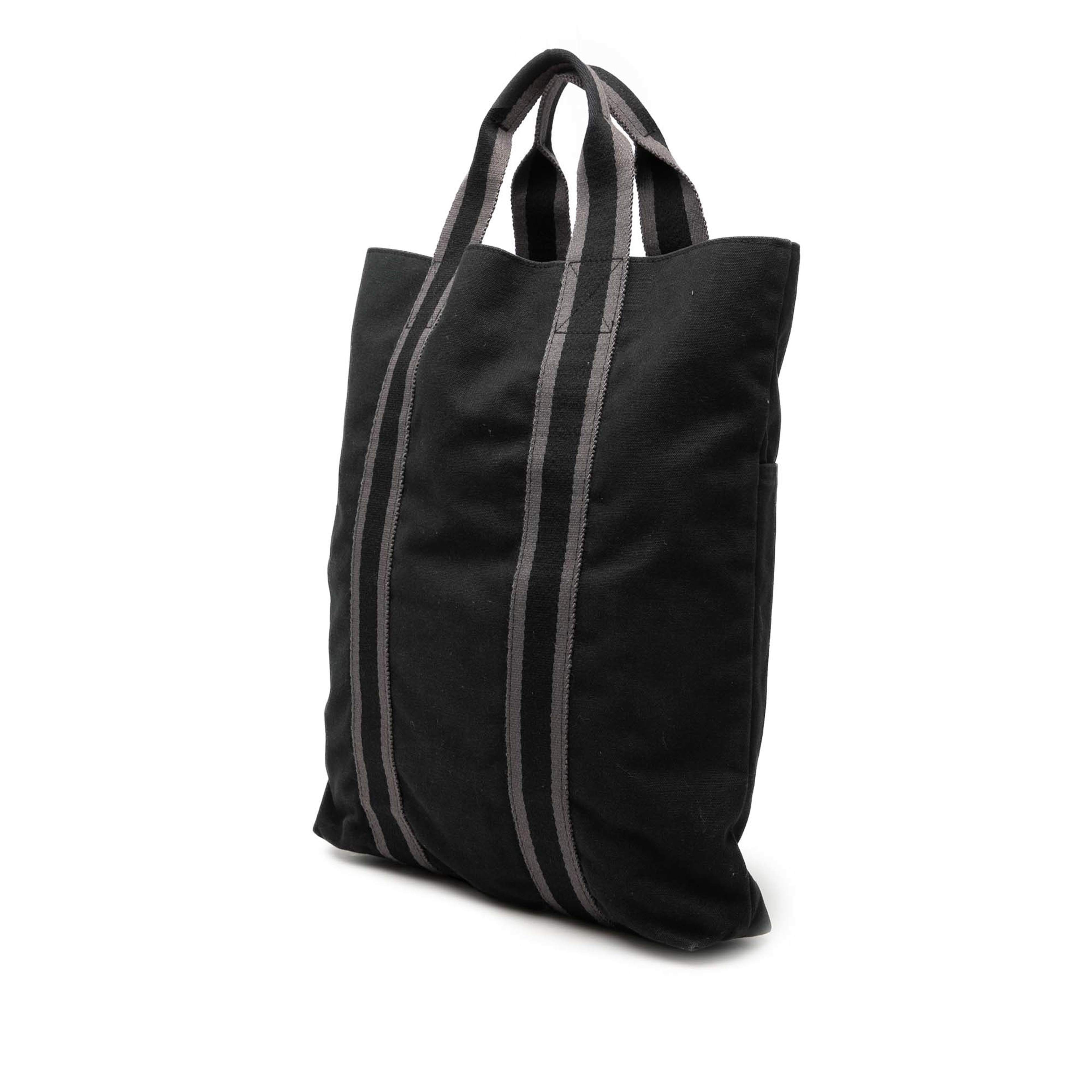 Hermès Toile Fourre Tout Cabas, från Luxclusif, i färgen svart. Klicka för att öppna bilden i stort format