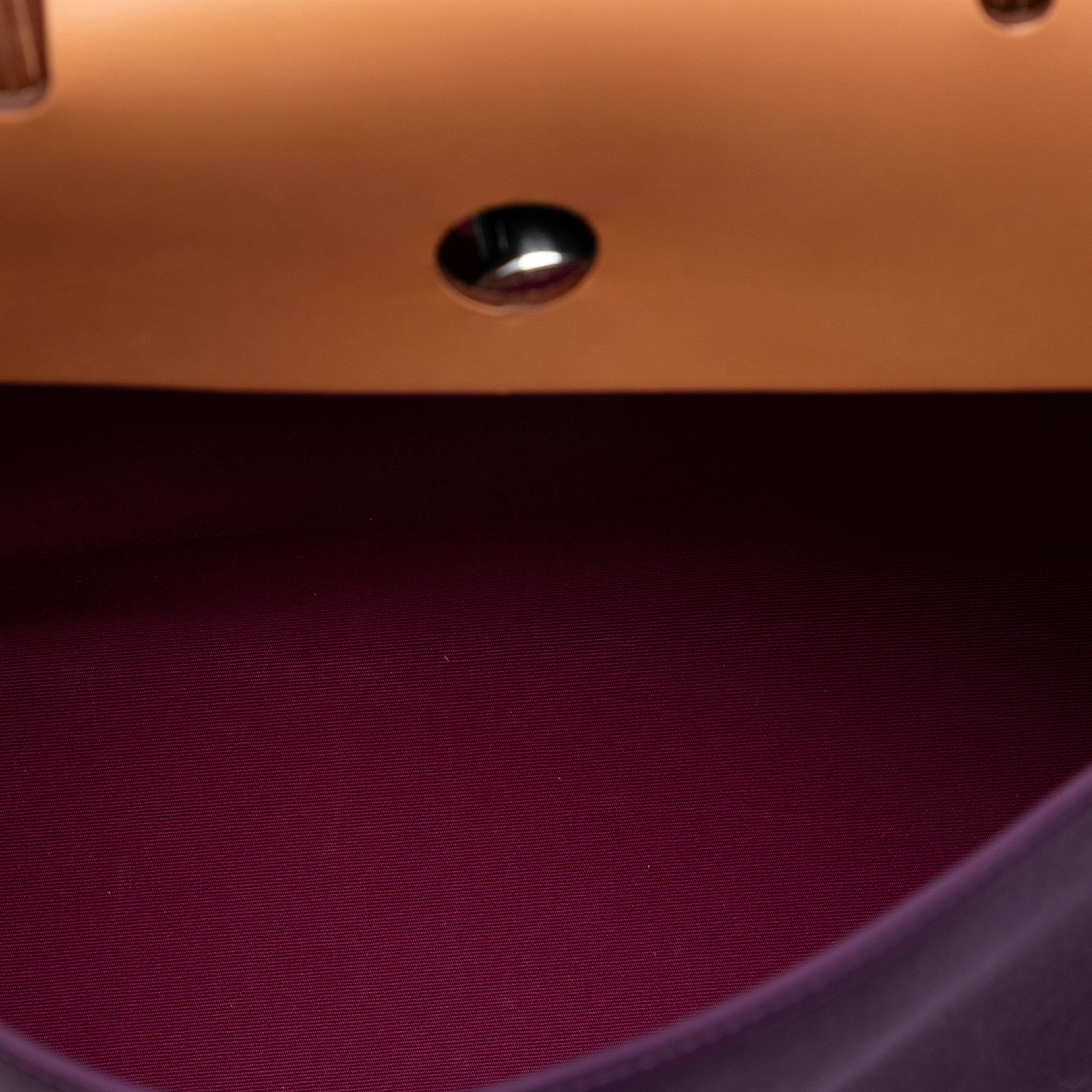 Hermès Toile Verso Herbag Zip 39, från Luxclusif, i färgen plum. Klicka för att öppna bilden i stort format