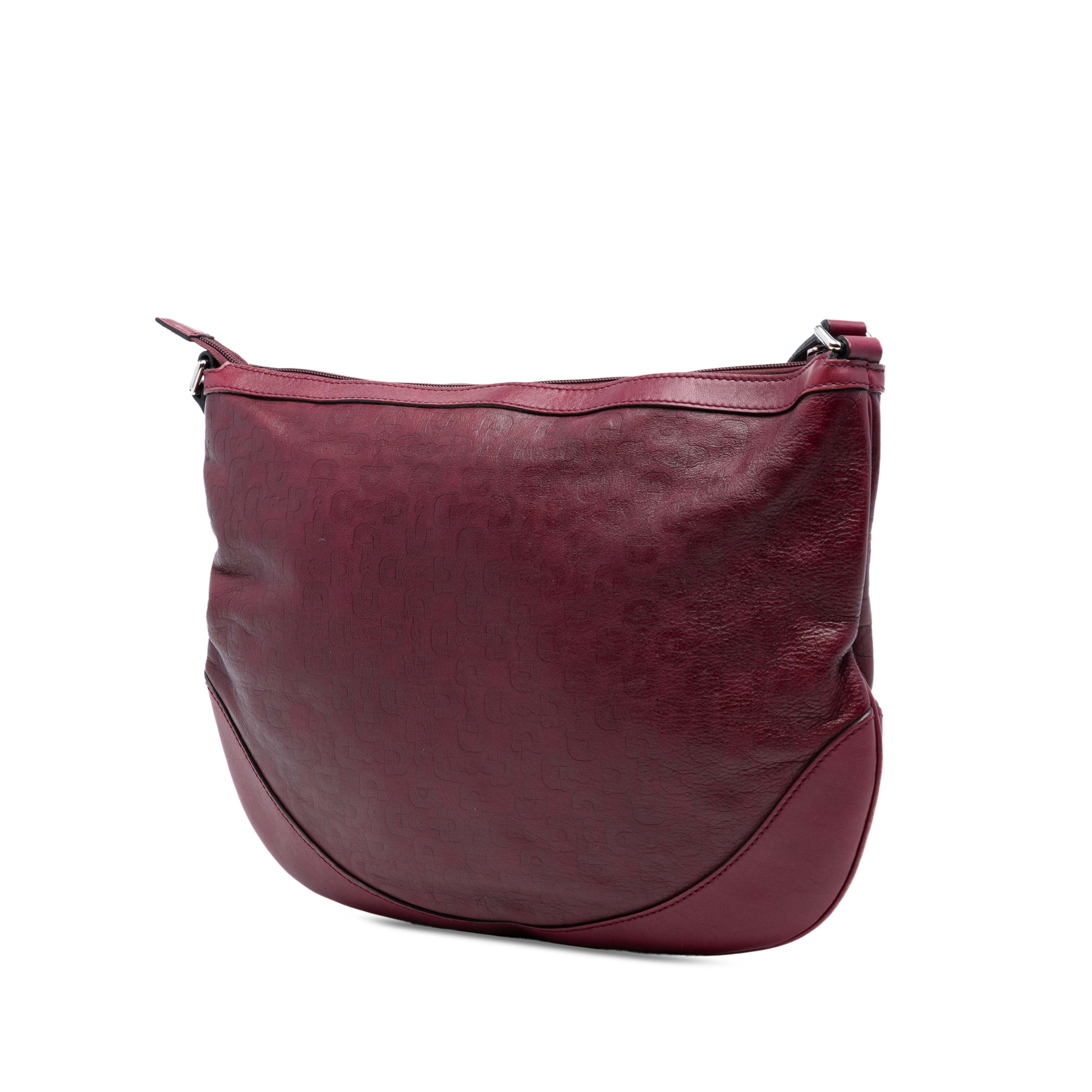 Gucci Embossed Leather Horsebit Crossbody, från Luxclusif, i färgen burgundy. Klicka för att öppna bilden i stort format