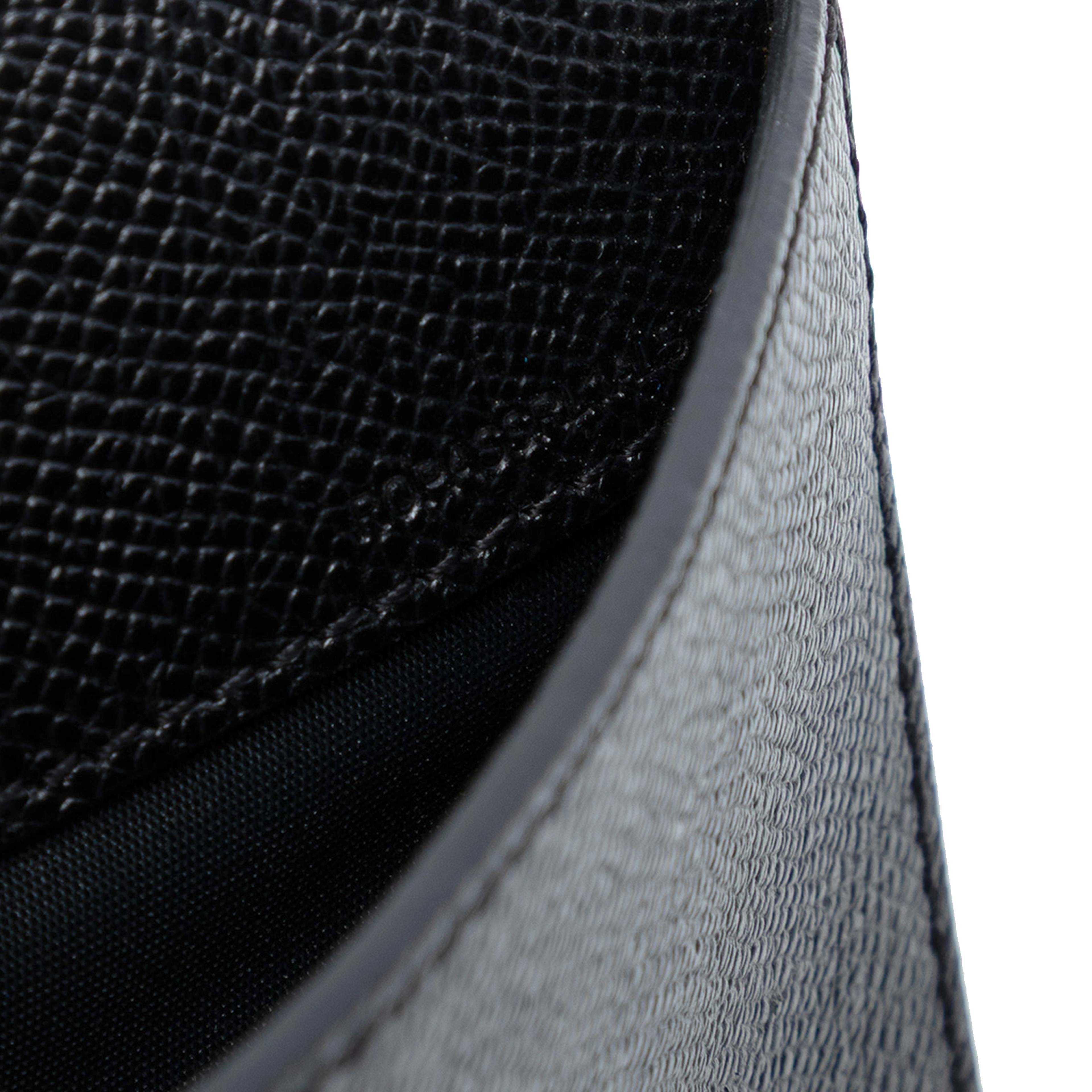 Burberry Leather Clutch, från Luxclusif, i färgen black. Klicka för att öppna bilden i stort format