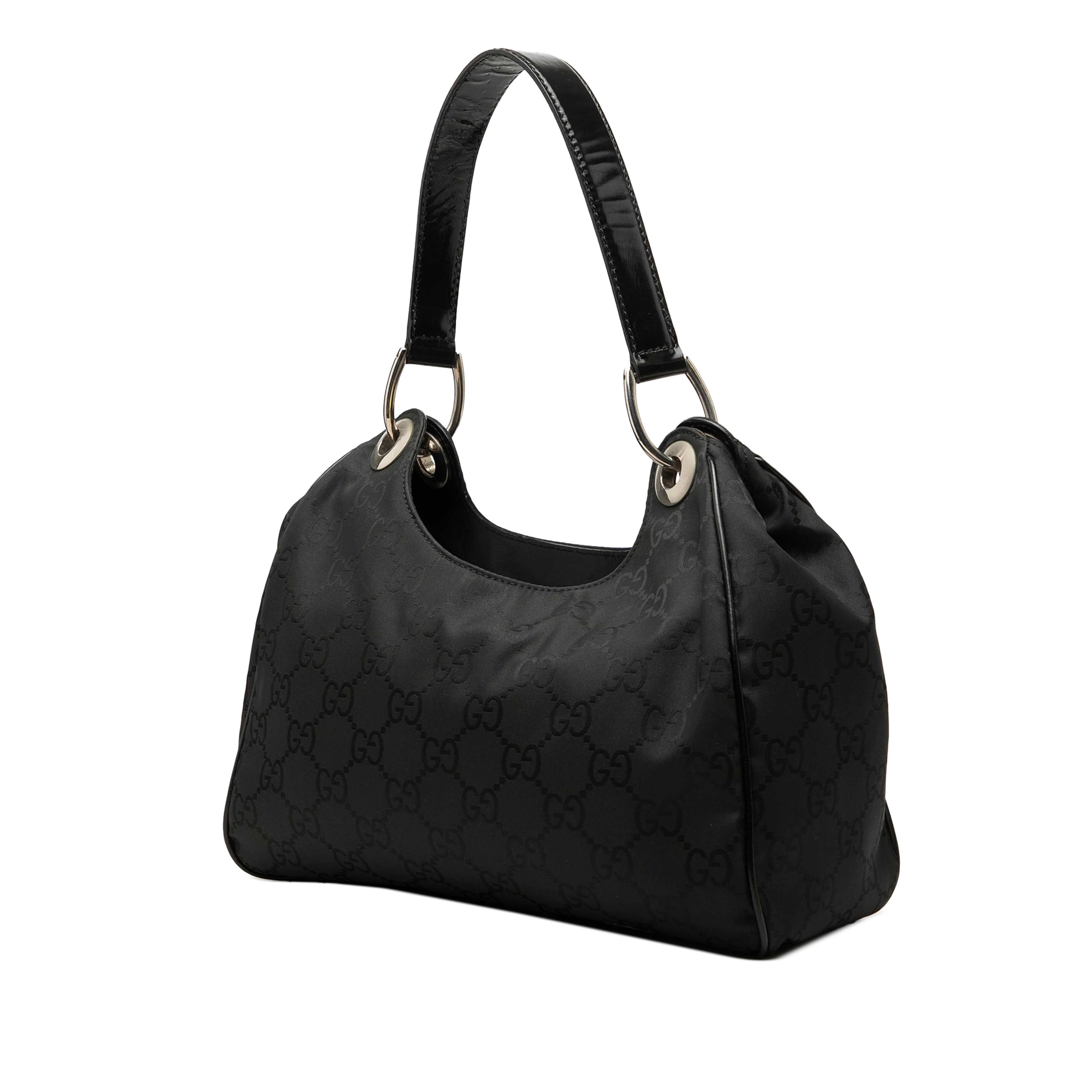 Gucci Gg Nylon Shoulder Bag, från Luxclusif, i färgen svart. Klicka för att öppna bilden i stort format