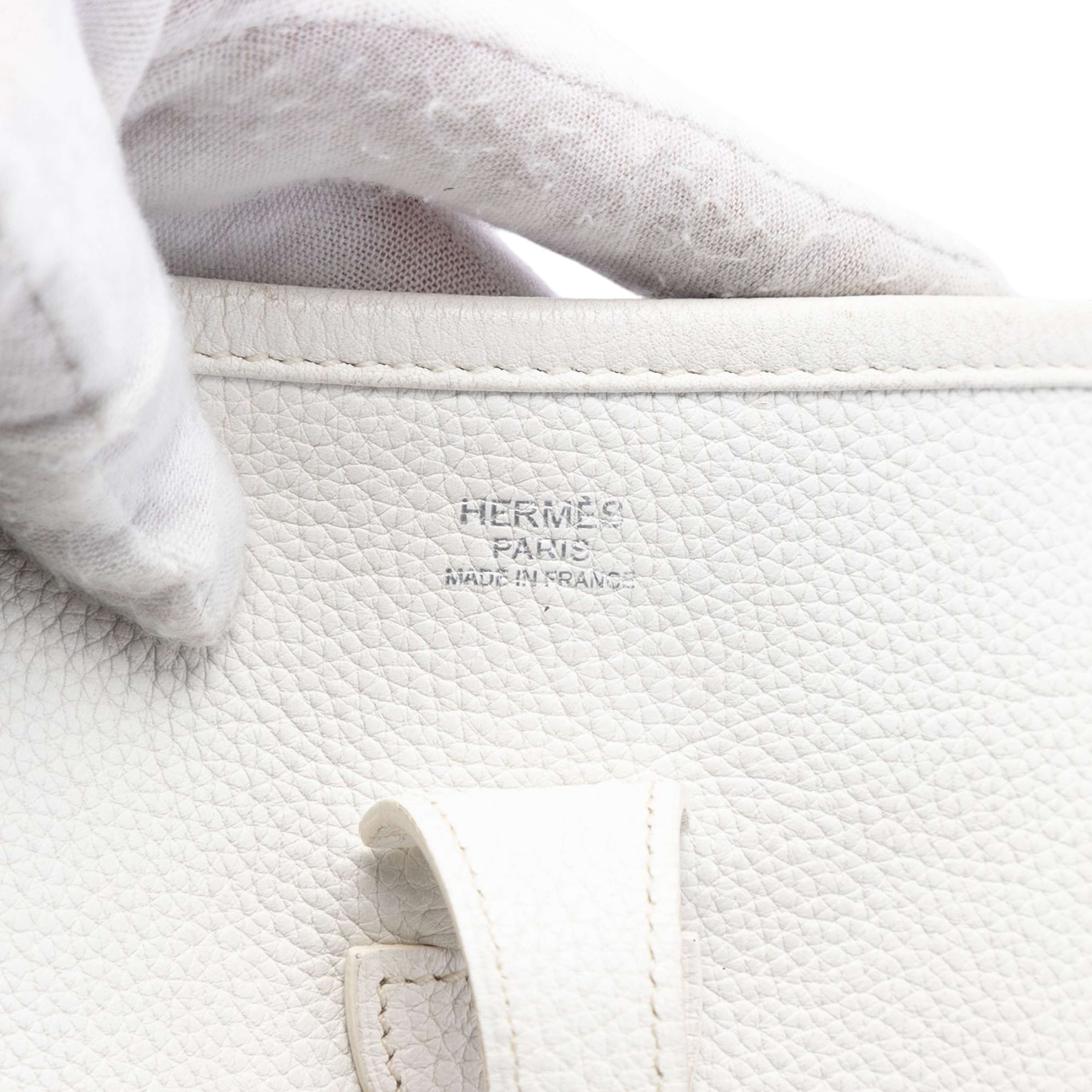 Hermès Clemence Evelyne Iii 29, från Luxclusif, i färgen white. Klicka för att öppna bilden i stort format