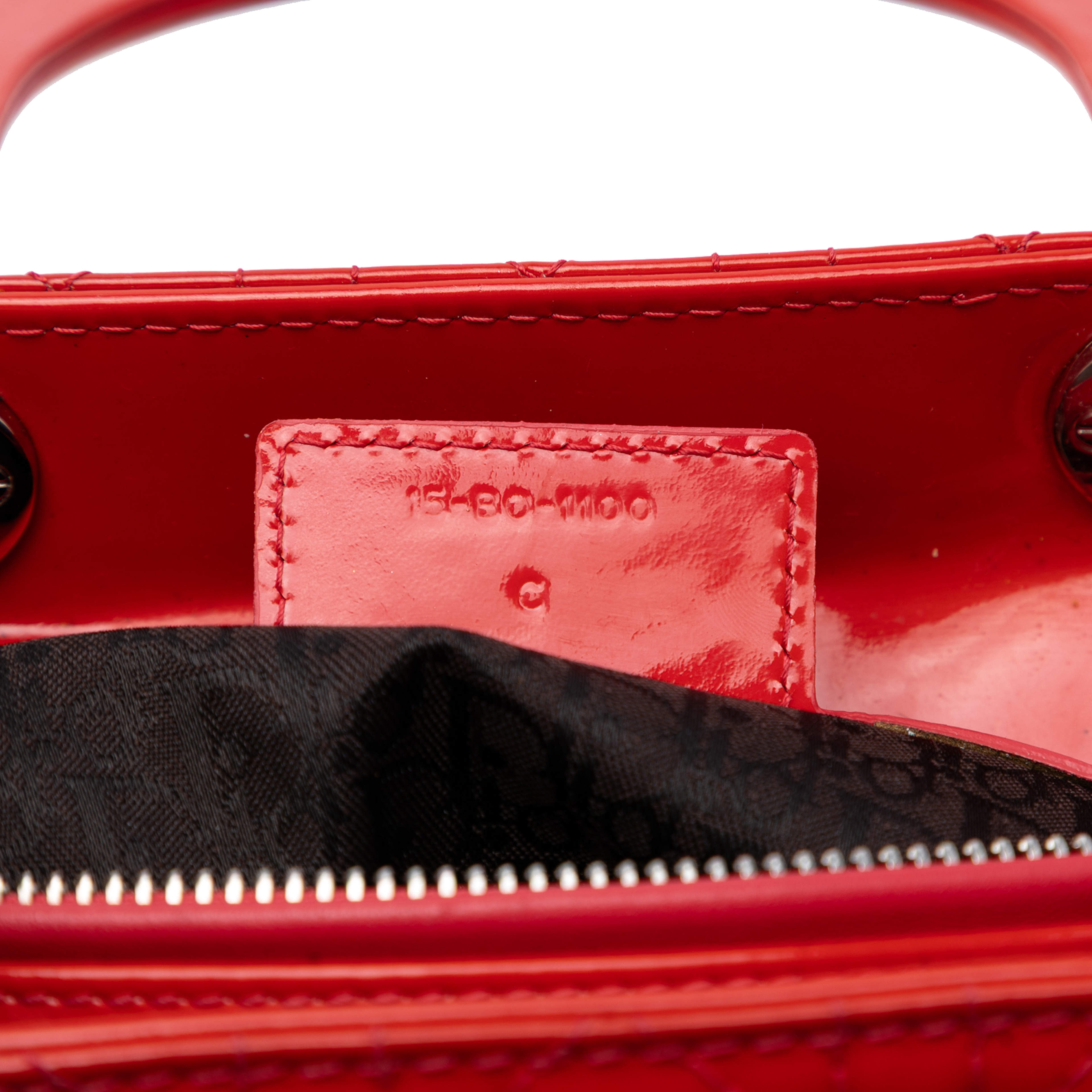 Dior Large Patent Cannage Lady Dior, från Luxclusif, i färgen red. Klicka för att öppna bilden i stort format