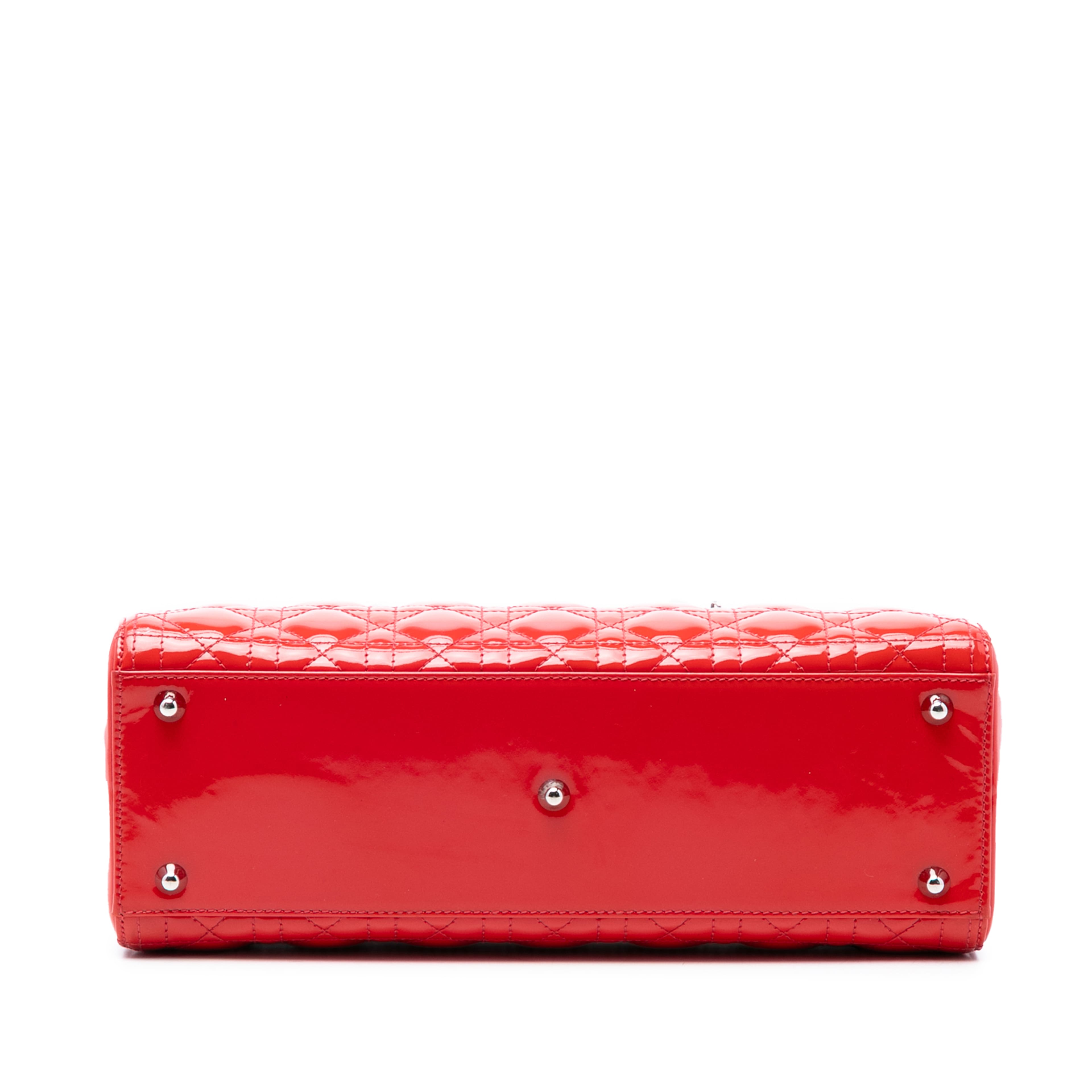 Dior Large Patent Cannage Lady Dior, från Luxclusif, i färgen red. Klicka för att öppna bilden i stort format