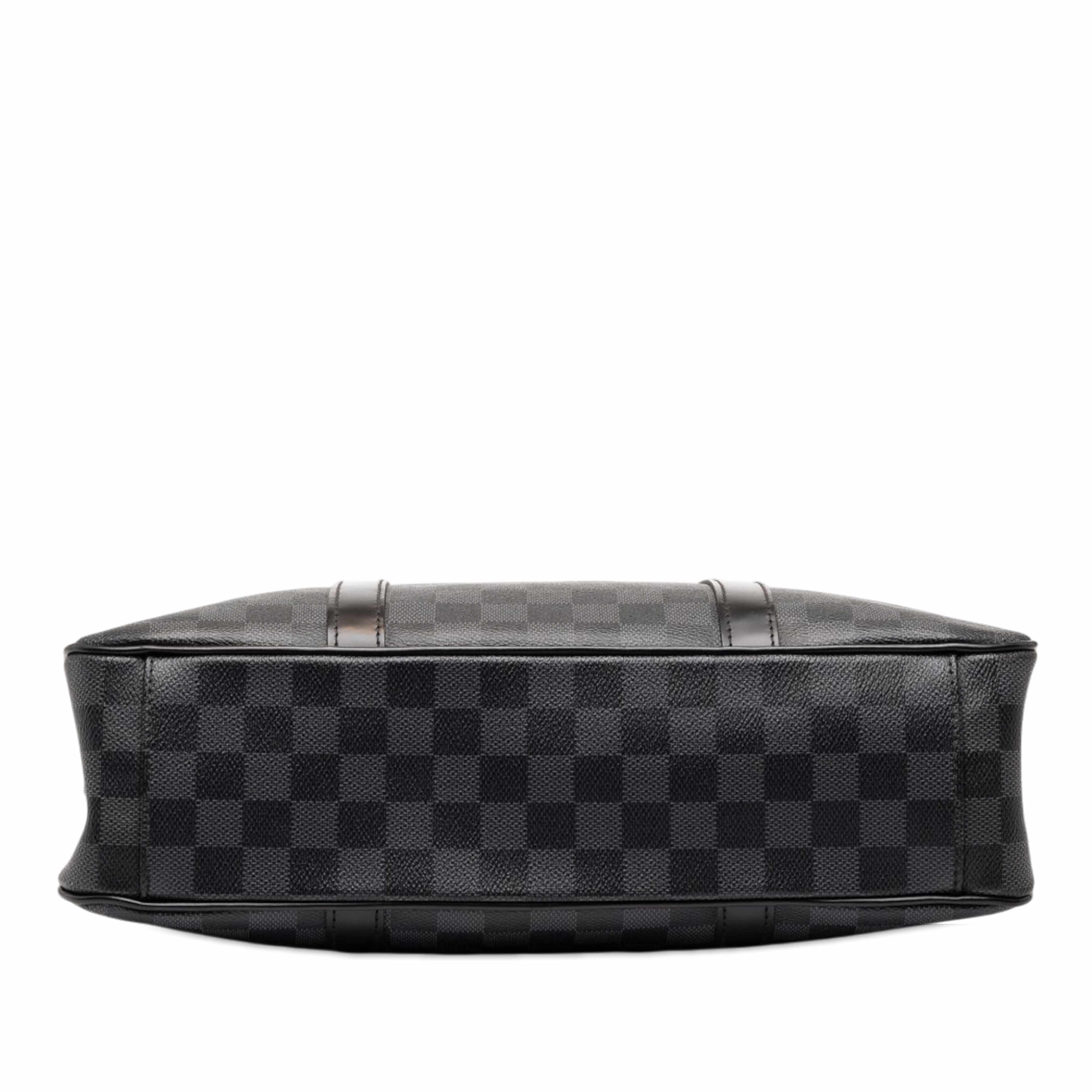 Louis Vuitton Damier Graphite Tadao, från Luxclusif, i färgen svart. Klicka för att öppna bilden i stort format