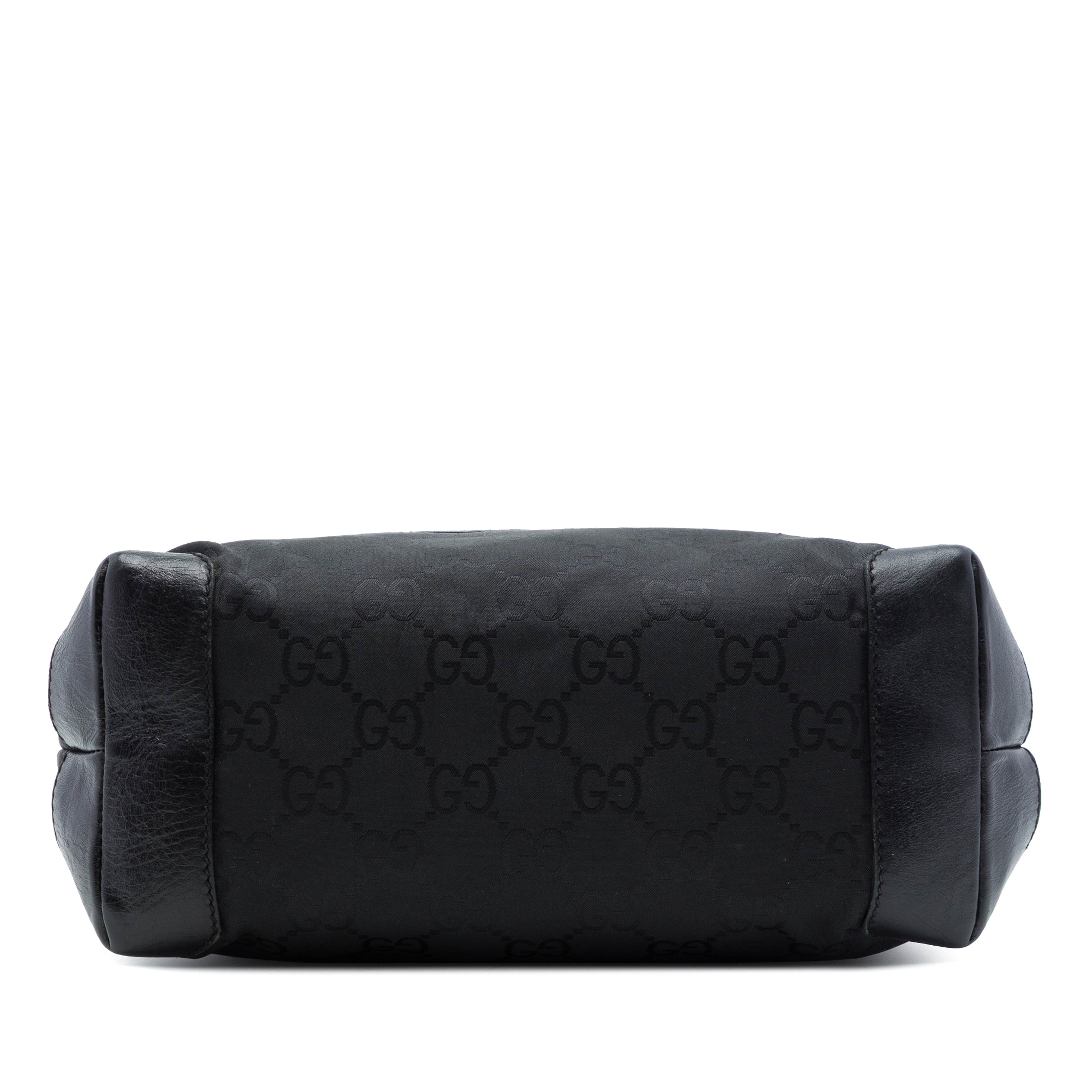 Gucci Gg Nylon Tote, från Luxclusif, i färgen svart. Klicka för att öppna bilden i stort format