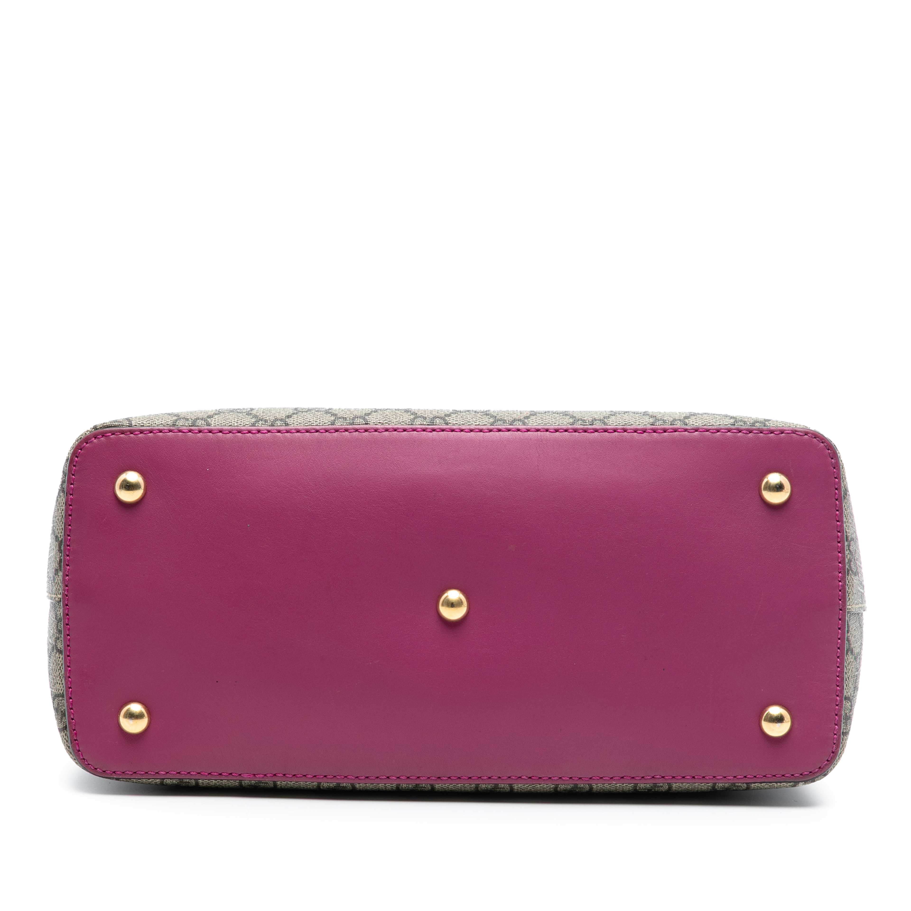 Gucci Gg Supreme Linea A Foldover Tote, från Luxclusif, i färgen beige. Klicka för att öppna bilden i stort format