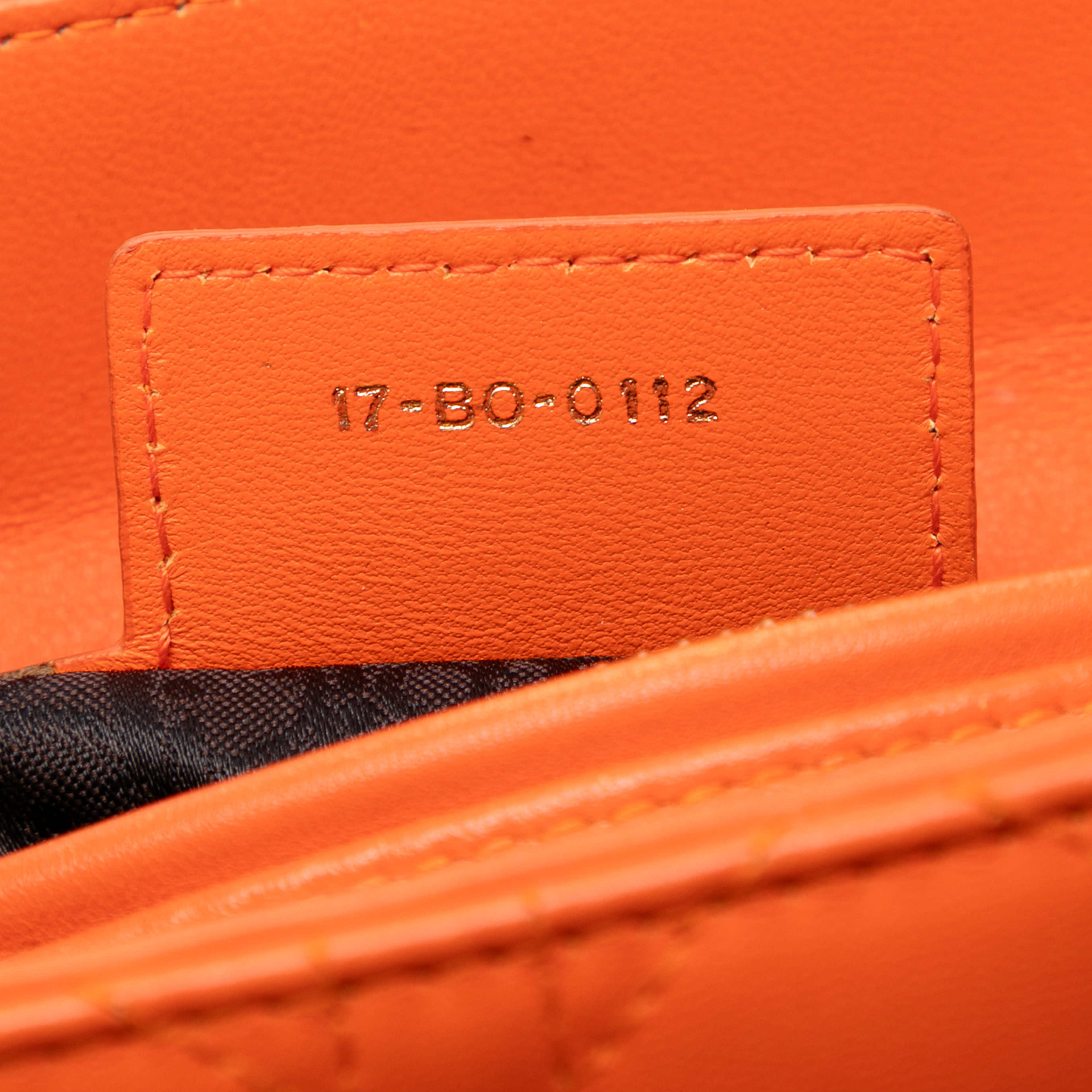 Dior Medium Lambskin Cannage Lady Dior, från Luxclusif, i färgen orange. Klicka för att öppna bilden i stort format