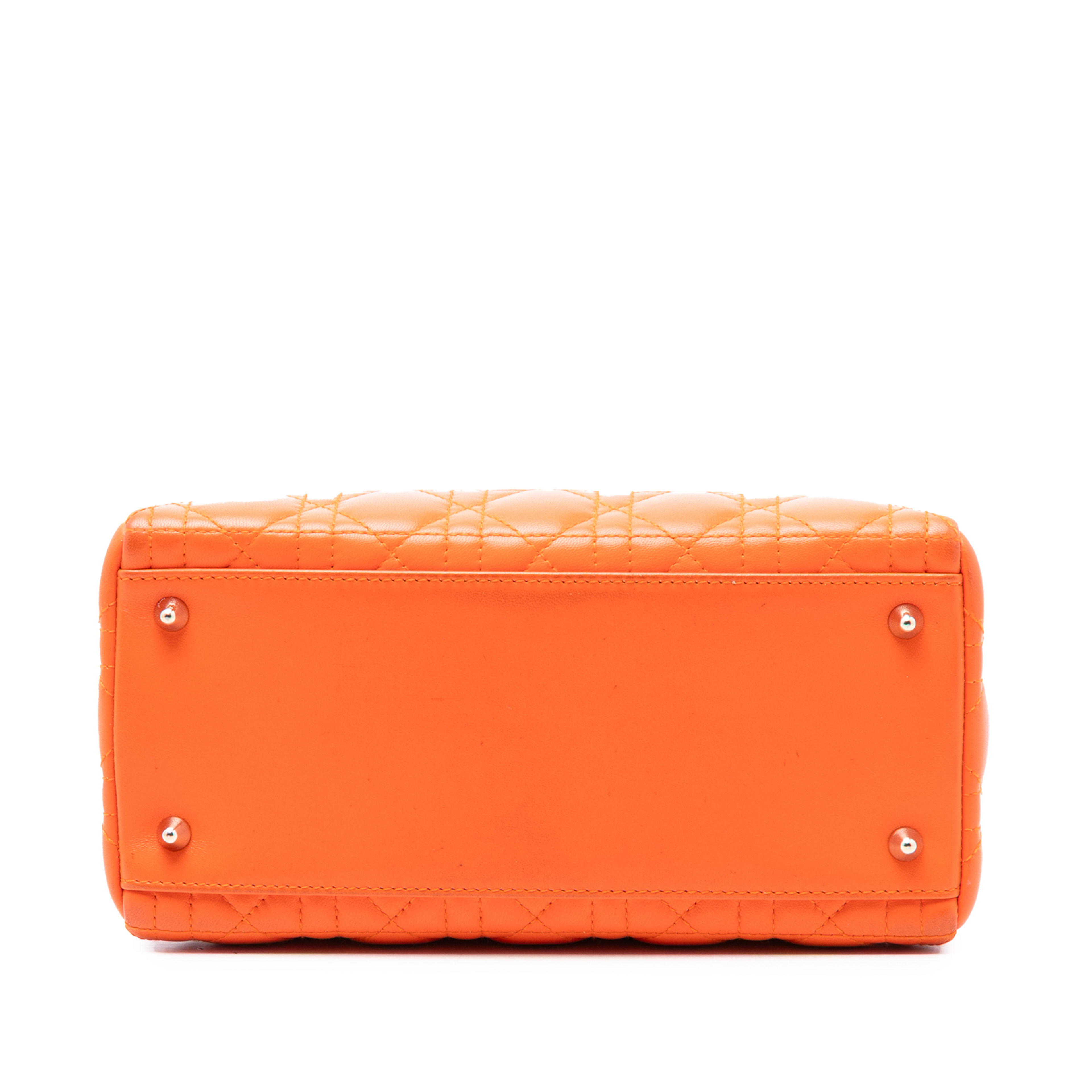 Dior Medium Lambskin Cannage Lady Dior, från Luxclusif, i färgen orange. Klicka för att öppna bilden i stort format